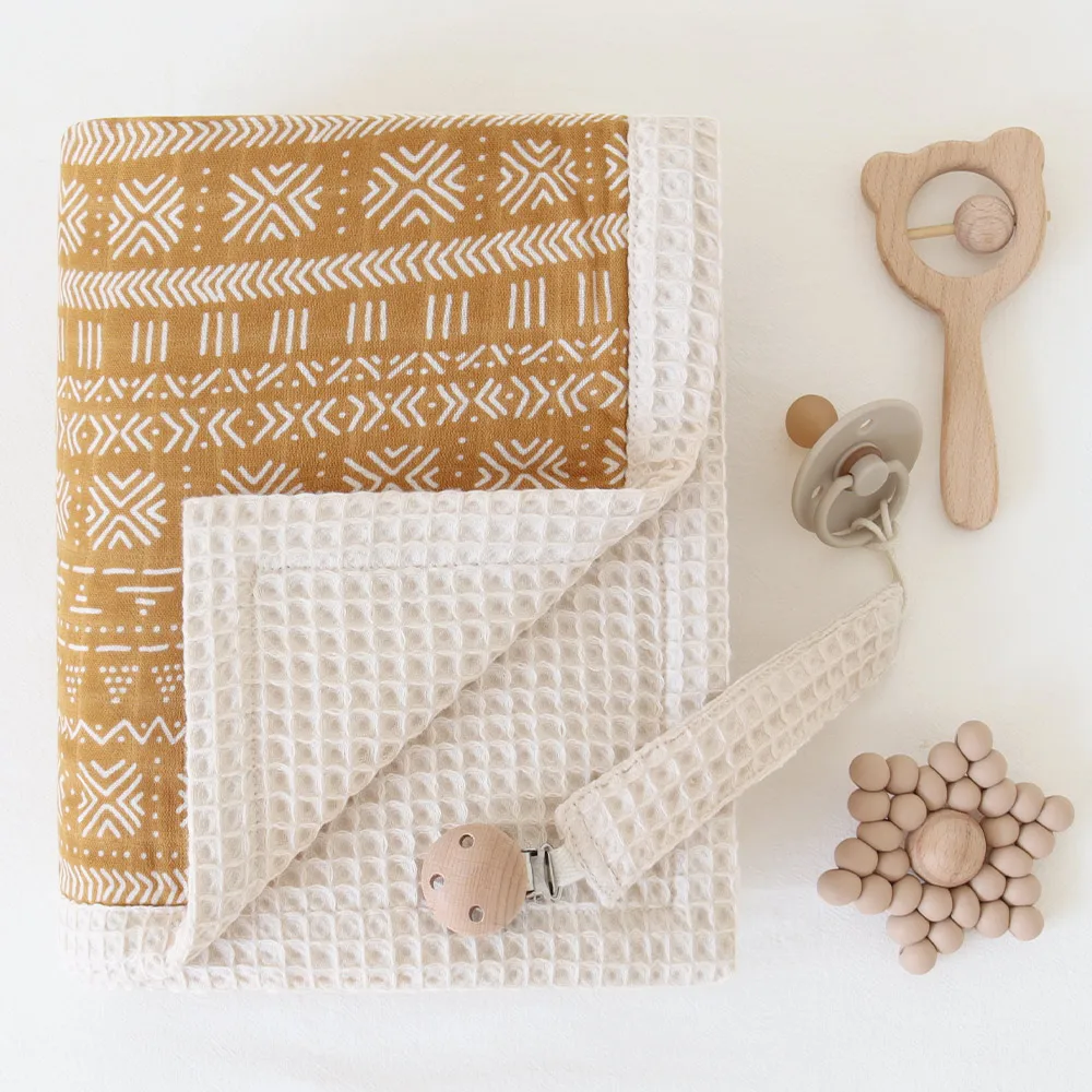 2022 Hot Sell Custom Design Organic Cotton Waffle Dummy Clip Pacifier Clip Wood Safety