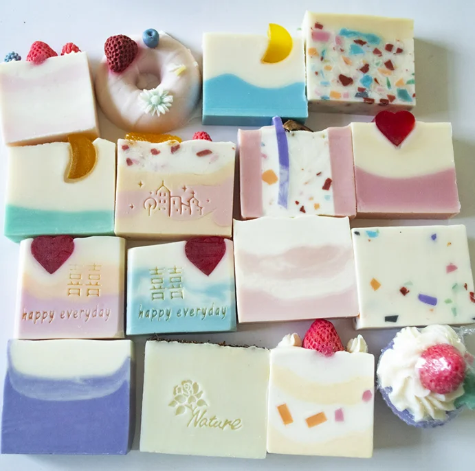 Organic bar hand bath face soap wholesale dried flower scent natural handmade fragrance essential oil soaps for women