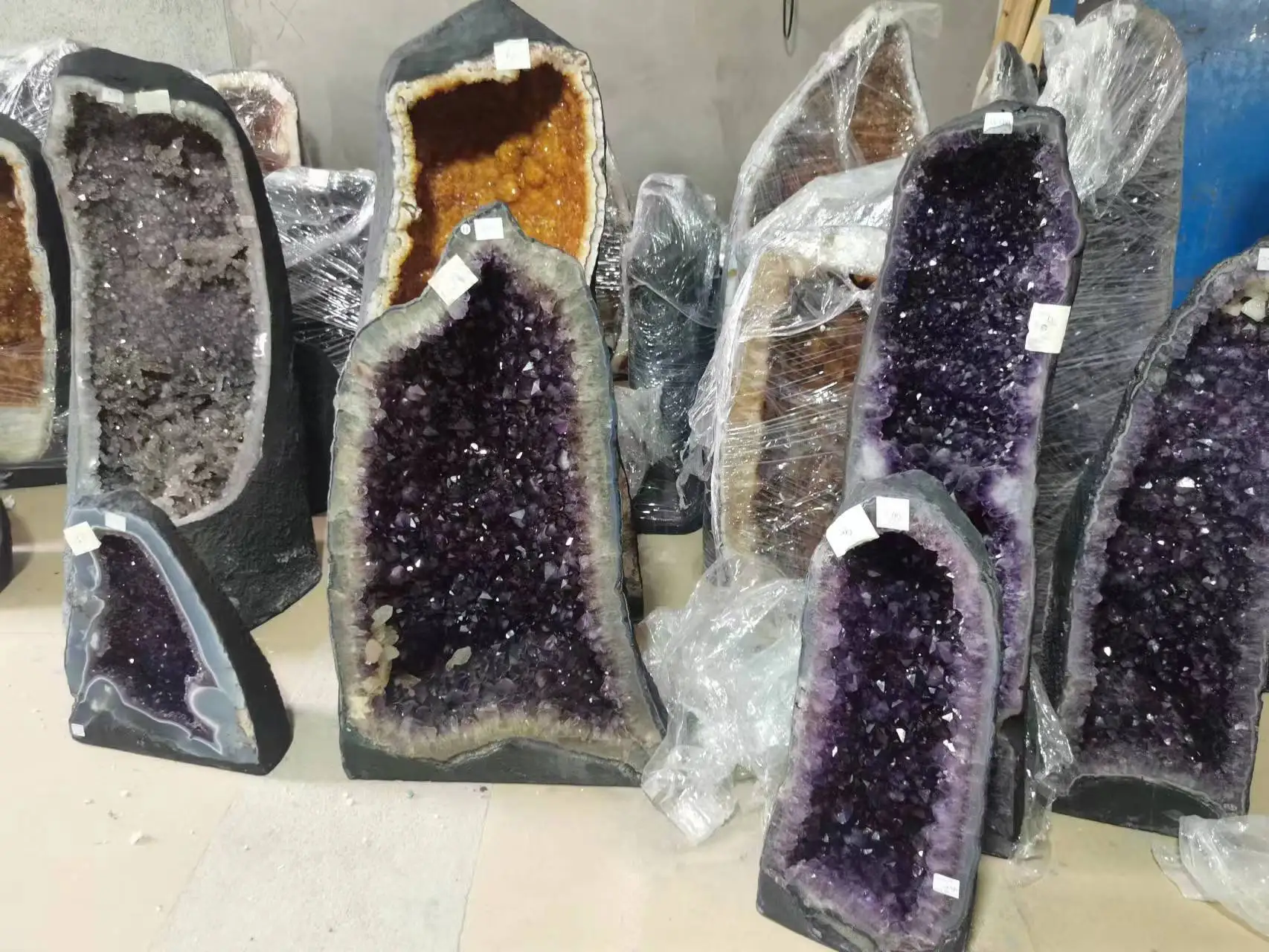 Wholesale Natural uruguay amethyst Geode crystals healing stones large quartz cluster For Sale