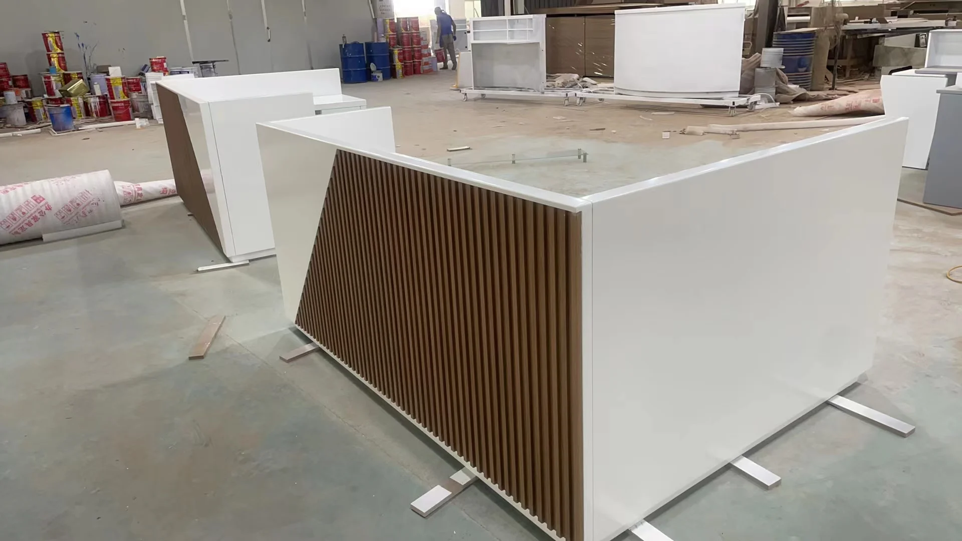 Customized Solid Wood L Shaped Modern Reception Desk Hotel Reception Counter Wooden Reception Desk