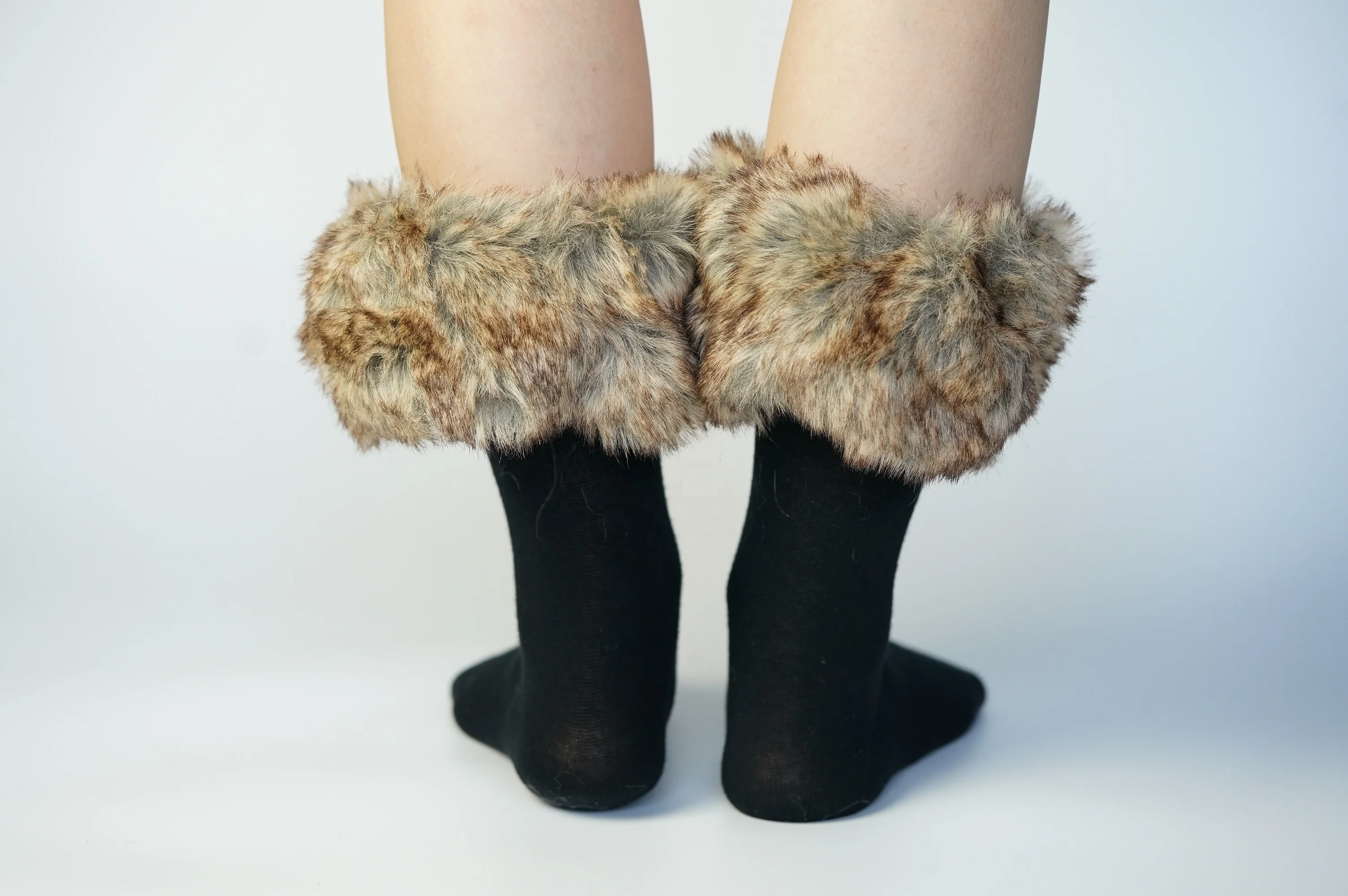 OEM Wholesale Fashion Fluffy crew Hosiery Custom Logo Women Faux Fur Cuff Socks