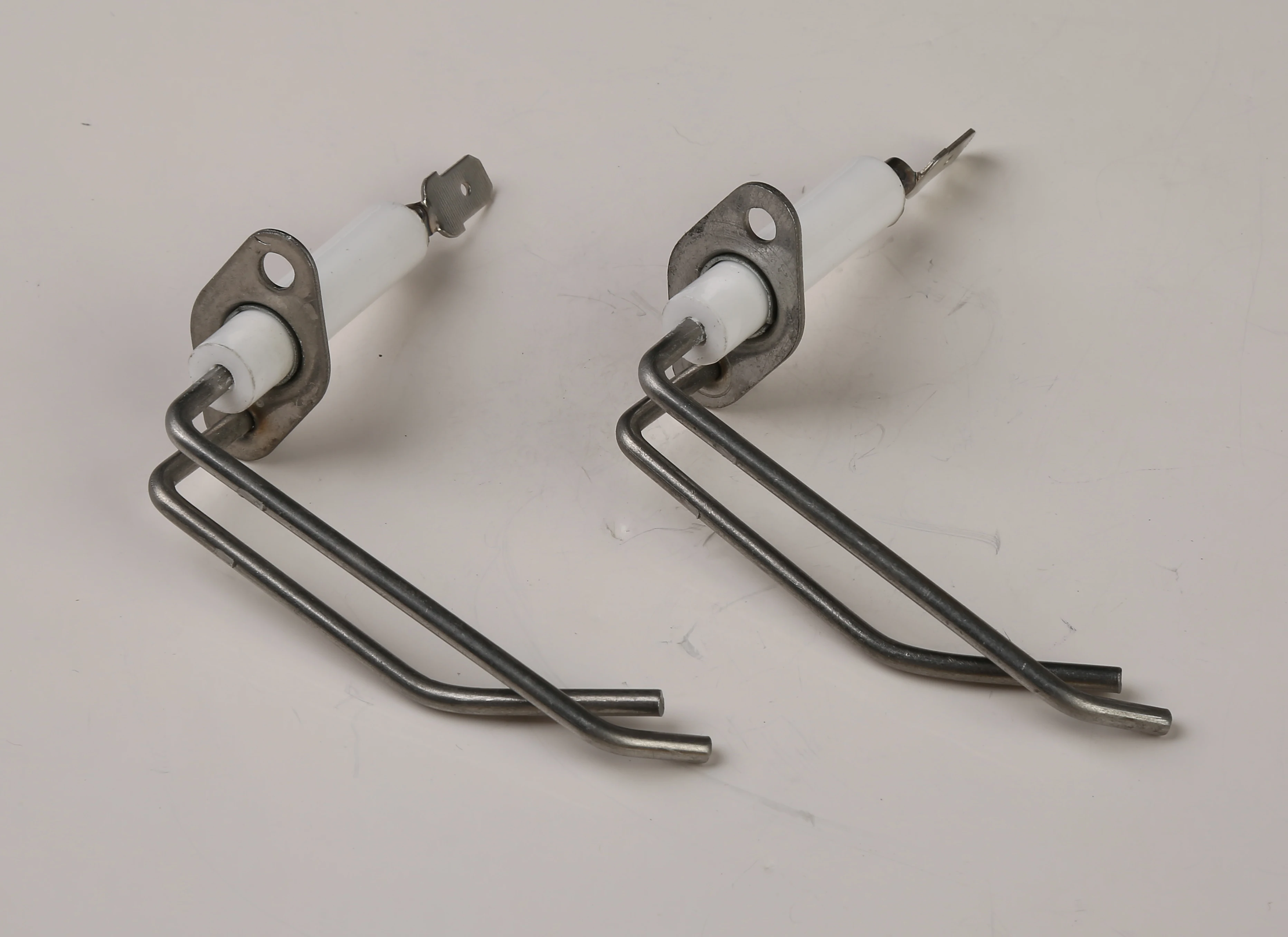 Gas stove ignition needle lighter