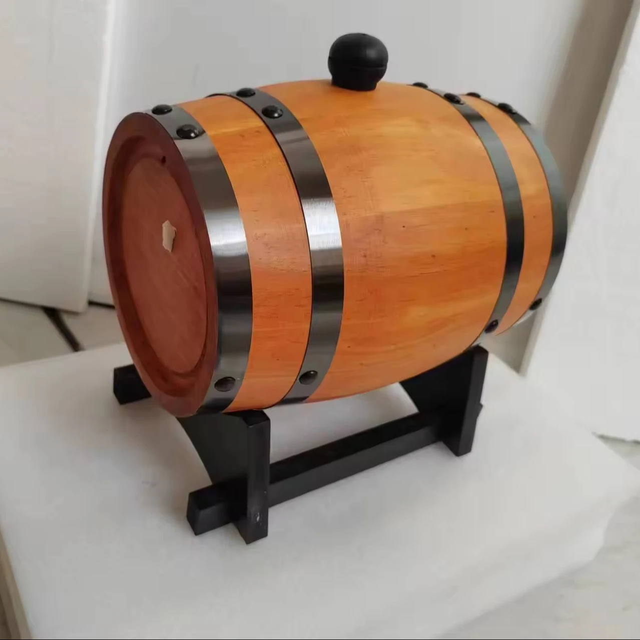 1.5L wooden wine barrels in natural wood color sold directly from Chinese factories