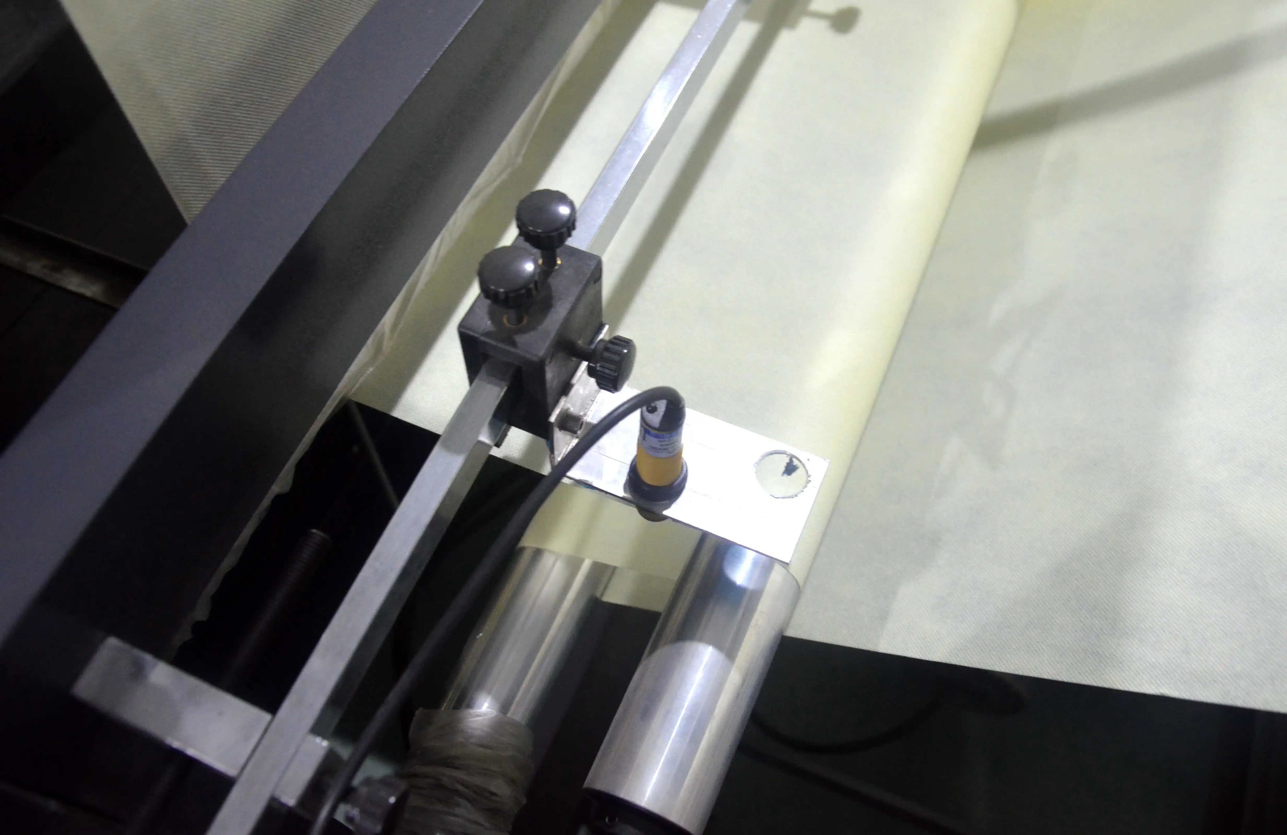 Full Automatic PP Non Woven Ultrasonics Cutting Machine Roll To Sheet Cutter