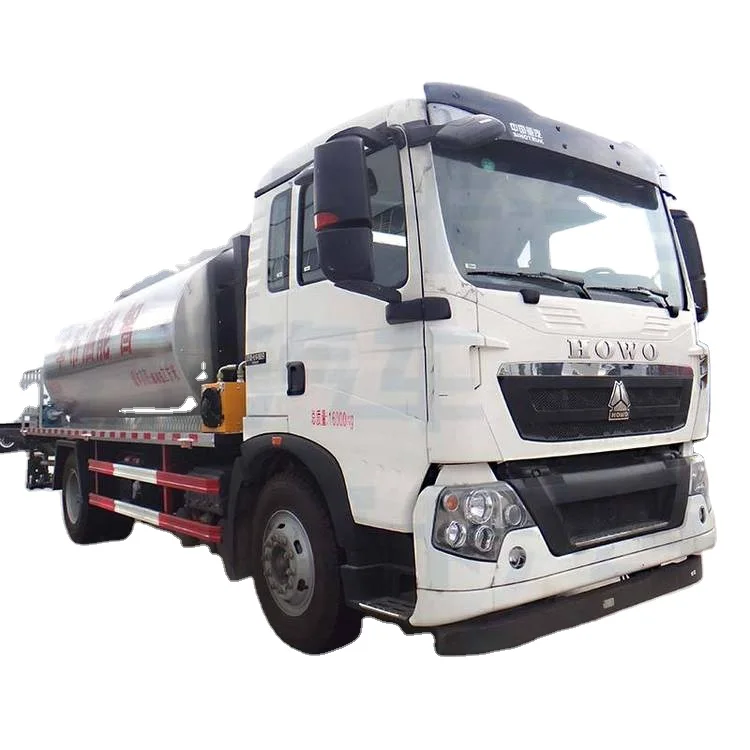 HOWO Brand New 4X2/6X4 Paver Truck 15000L/18000L/20000L Asphalt Distributor Bitumen Truck