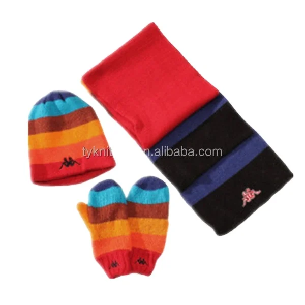 Полный комплект вязаных теплых шарфов и варежек высокого качества для прогулок зимой