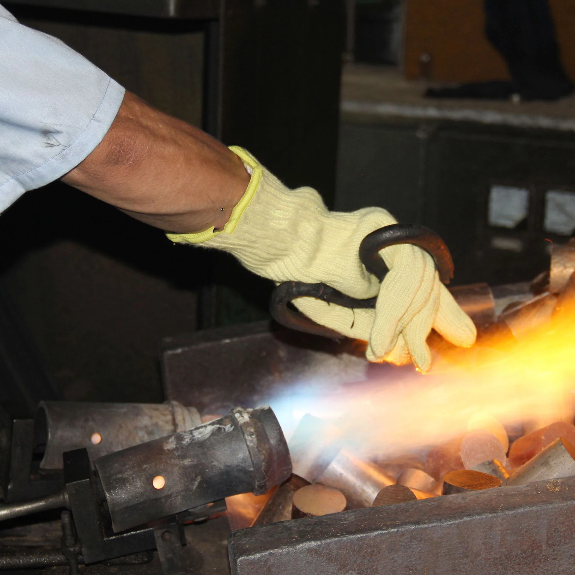 Custom durable high temperature and fire resistant multi-purpose seamless knit En388 thermal and prick-proof aramidst cut gloves