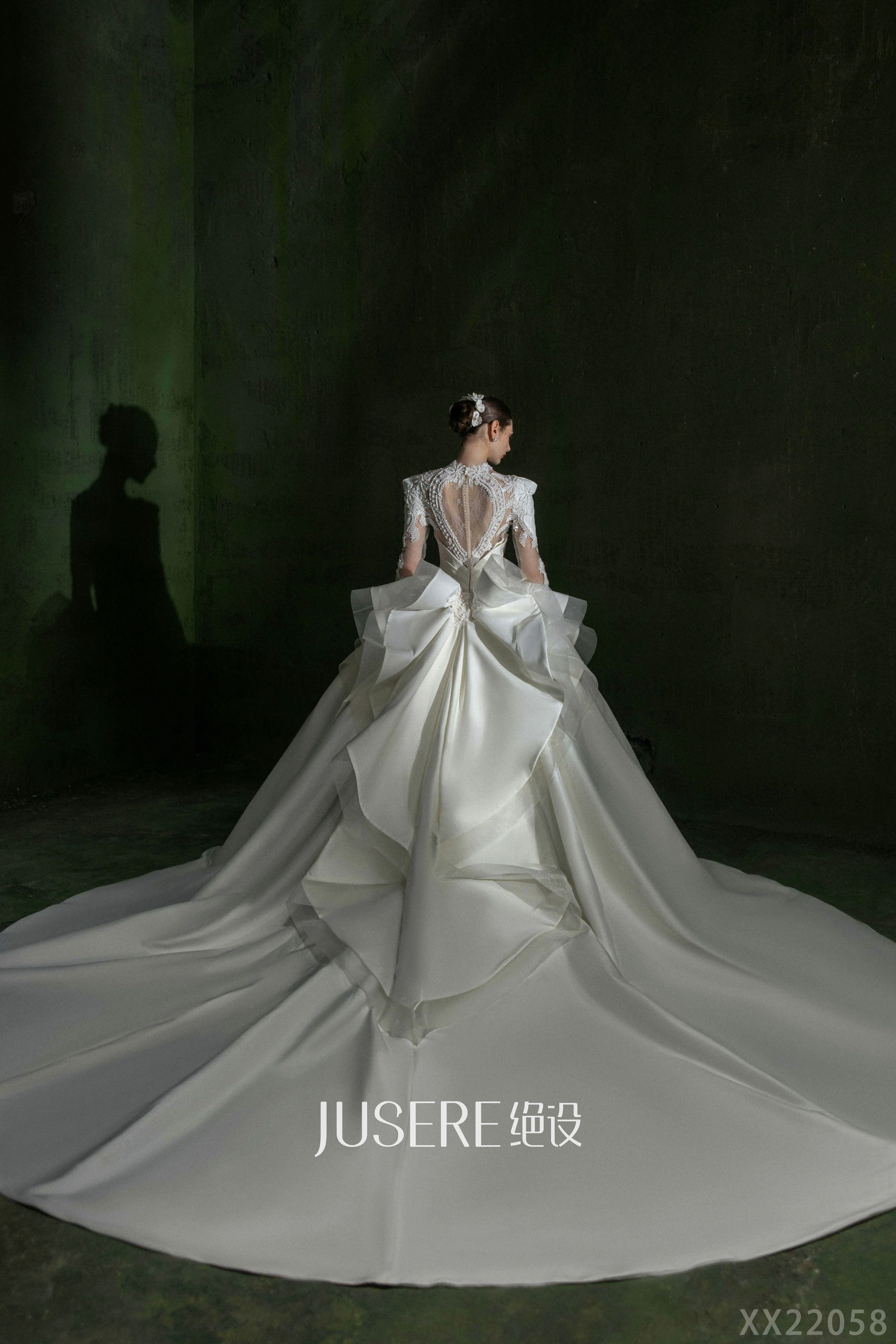 Vintage high collar long sleeves embroidery lace pearls beads satin ball gown wedding dress royal train