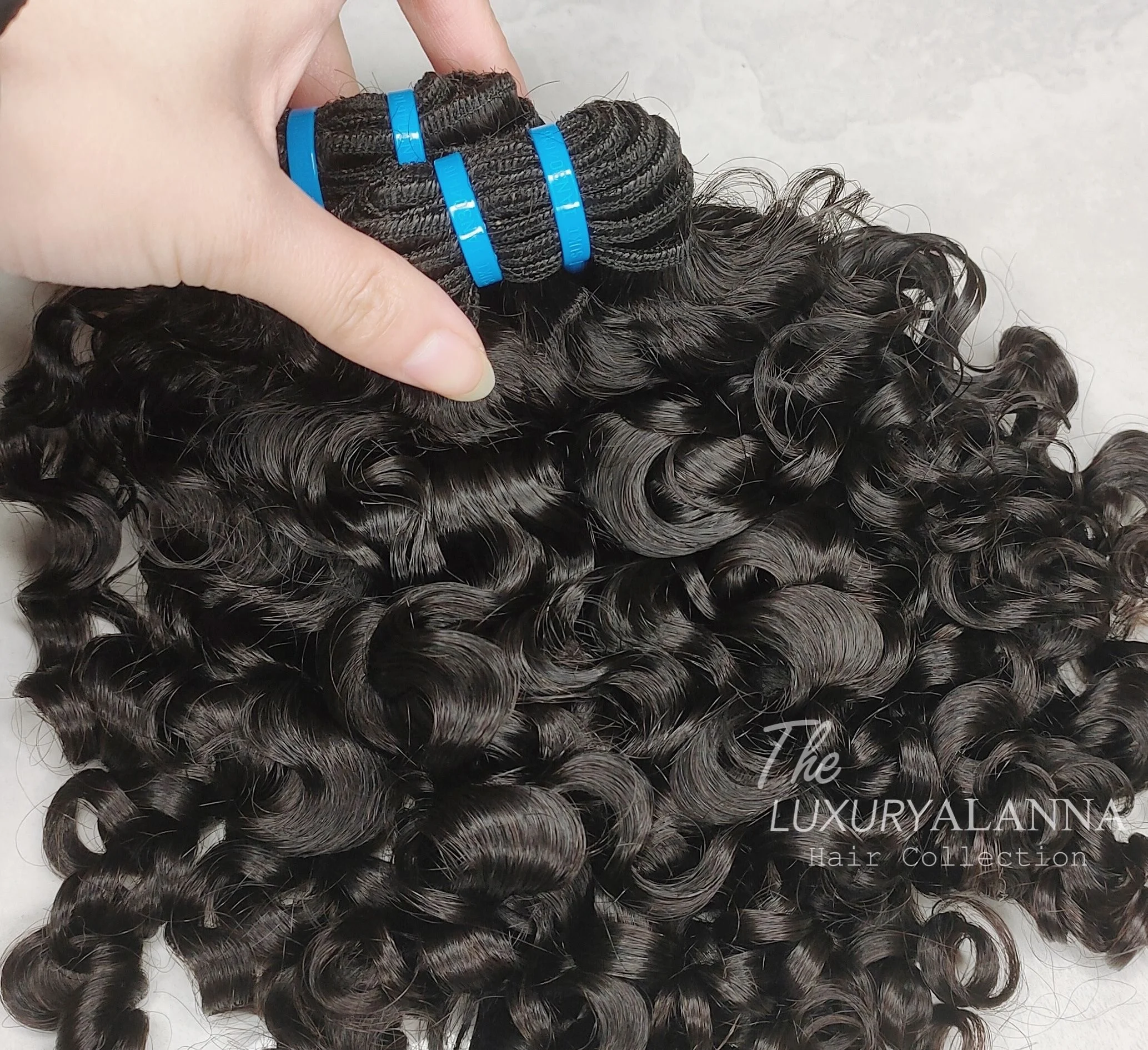 New Arrival Vietnamese Tight Curly Human Hair Weave Bundles Extensions Best Quality Grade 12A Vietnamese Hair No Tangle