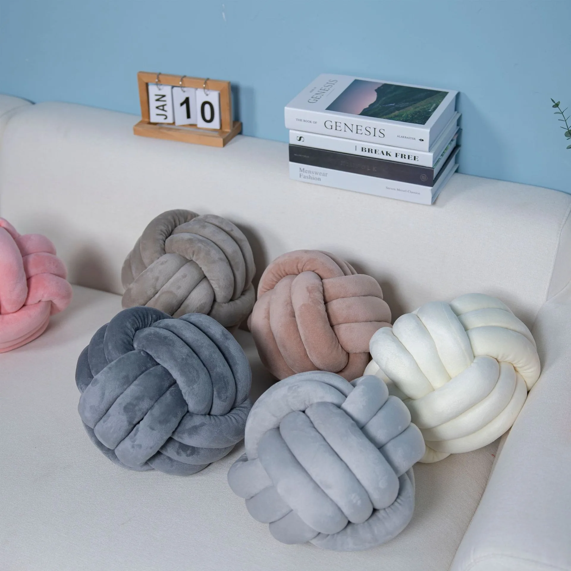 New Arrival Super Soft Velvet round Throw Pillow Bed Decorative Knotted Ball Pillow