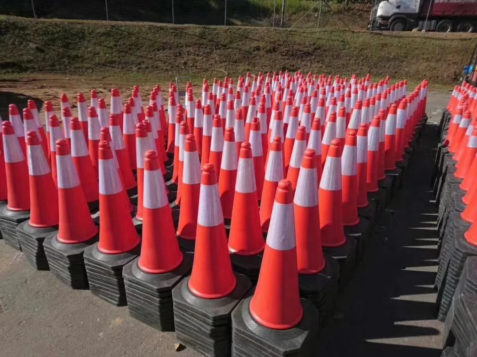 750mm Reflective Traffic Cones Safety Plastic Cone Rubber Base Cones