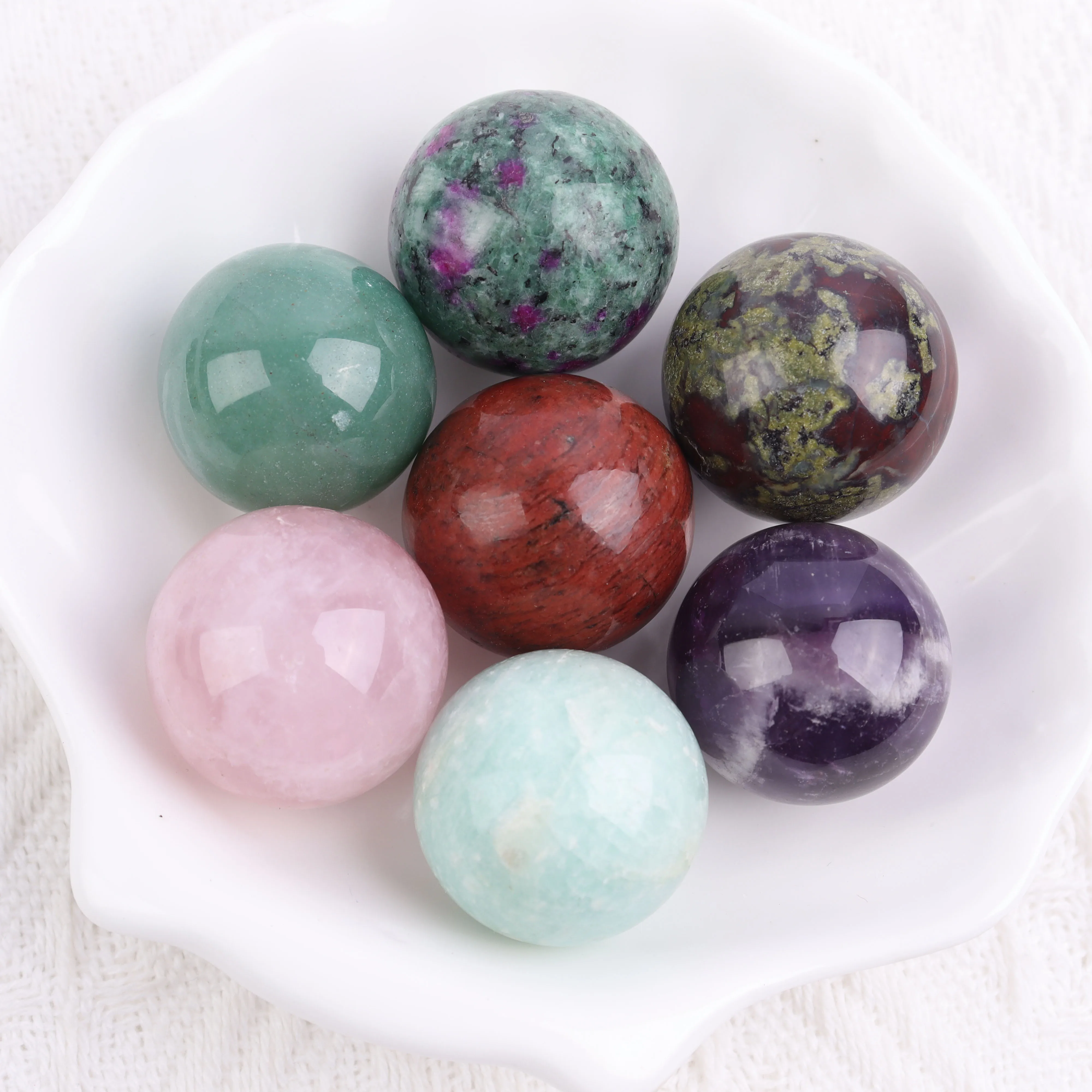 
 Насыпью натуральный маленький 25 мм Полированный прозрачный кварцевый камень исцеляющий хрустальный шар Массажная Сфера Радужный нефритовый шар  