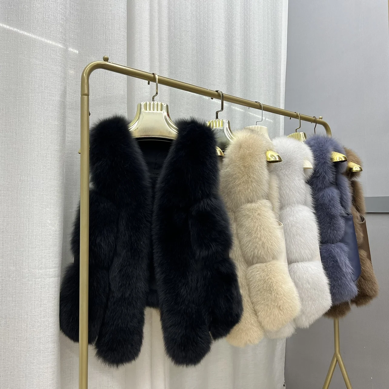 Hot Selling Warm Winter Fashion Classic Natural Real Fox Fur Vest High Quality Women Real Fur Waistcoat