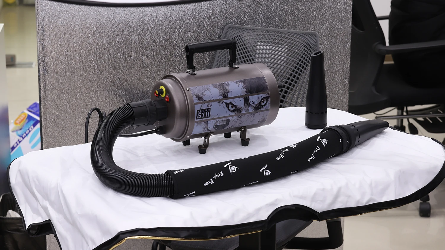 Animals Smart Portable Low Noise pet hair dryer Electric hair drier Novelty Designed Pets Dog Grooming Small pet dryer