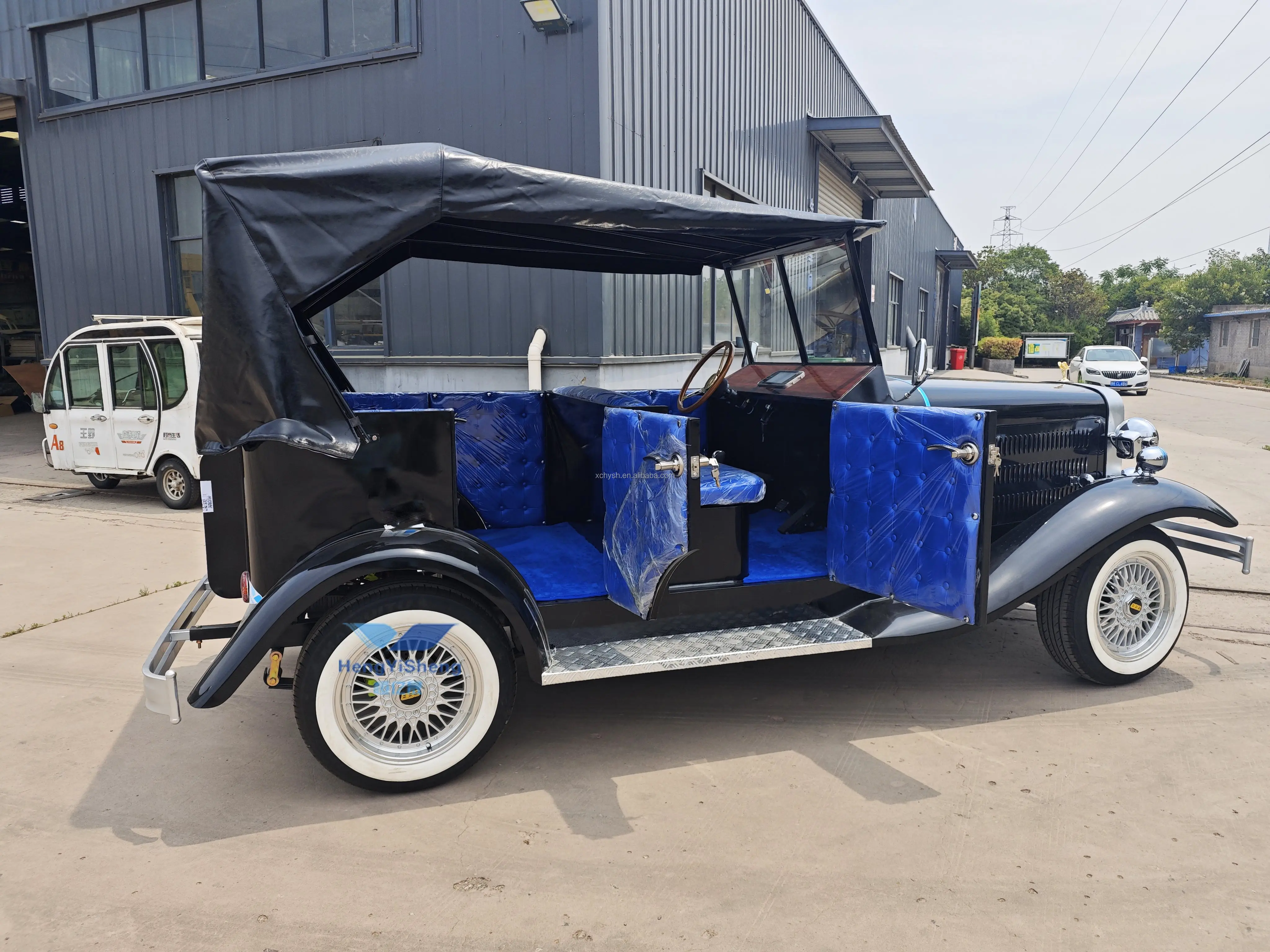 Super Classic Vehicle Vintage Car/5 Seat Antique Retro Car with CE
