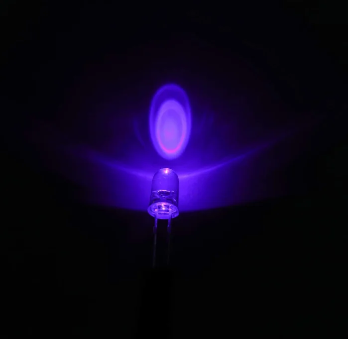 LED Encapsulation Series Long Pin 3MM LED Indicator Lighting Green Lighting Color 2.8V-3.4V LED Clear Diode Round Head