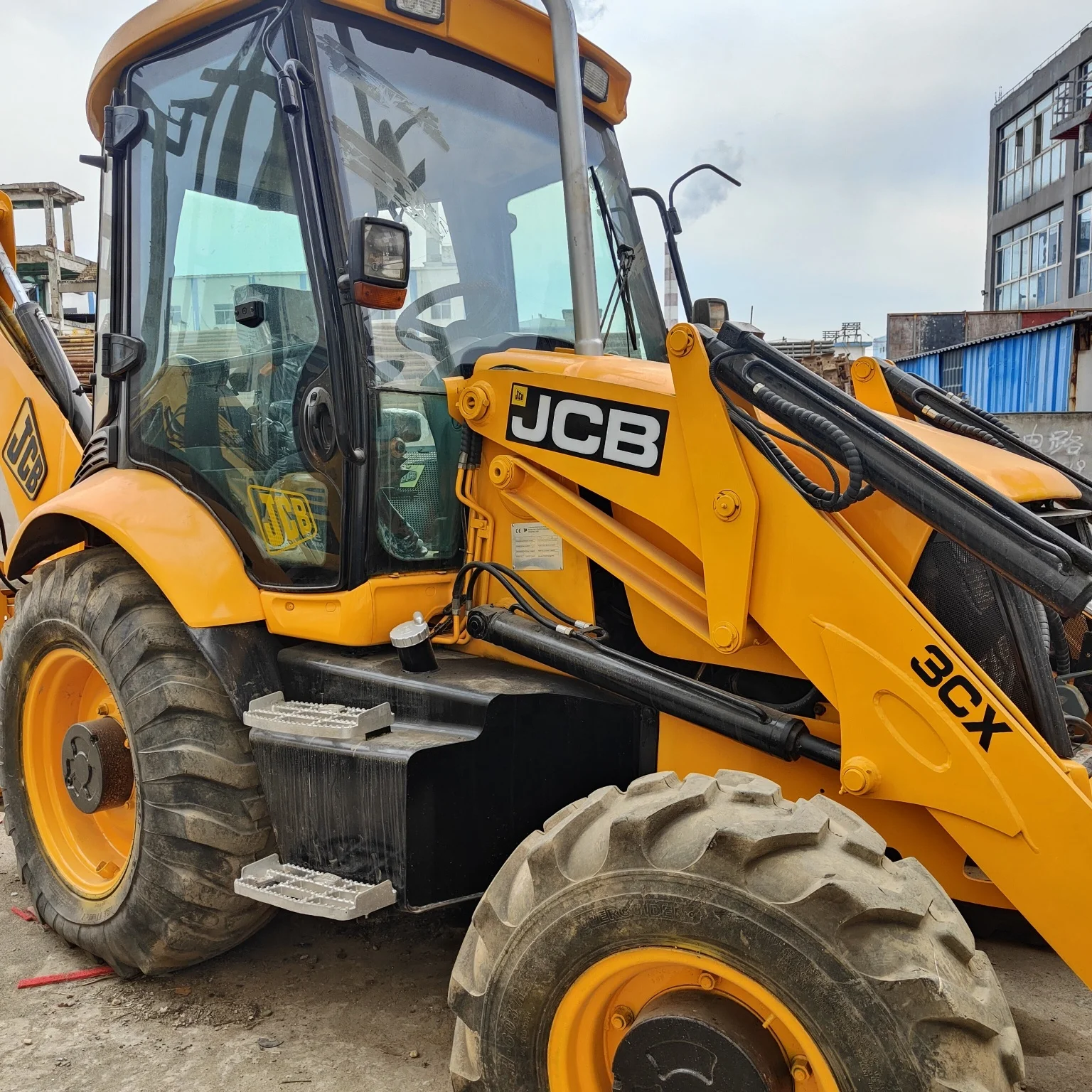 Used JCB 3CX backhoe loader. backhoe loader for sale.