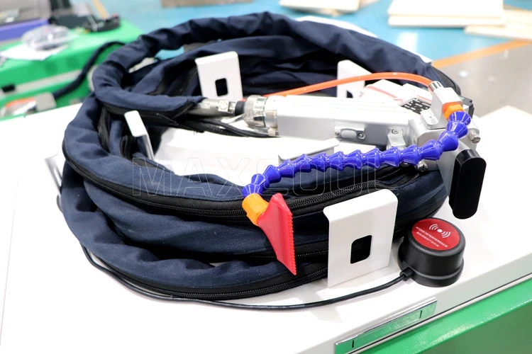 1kw laser cleaner.jpg