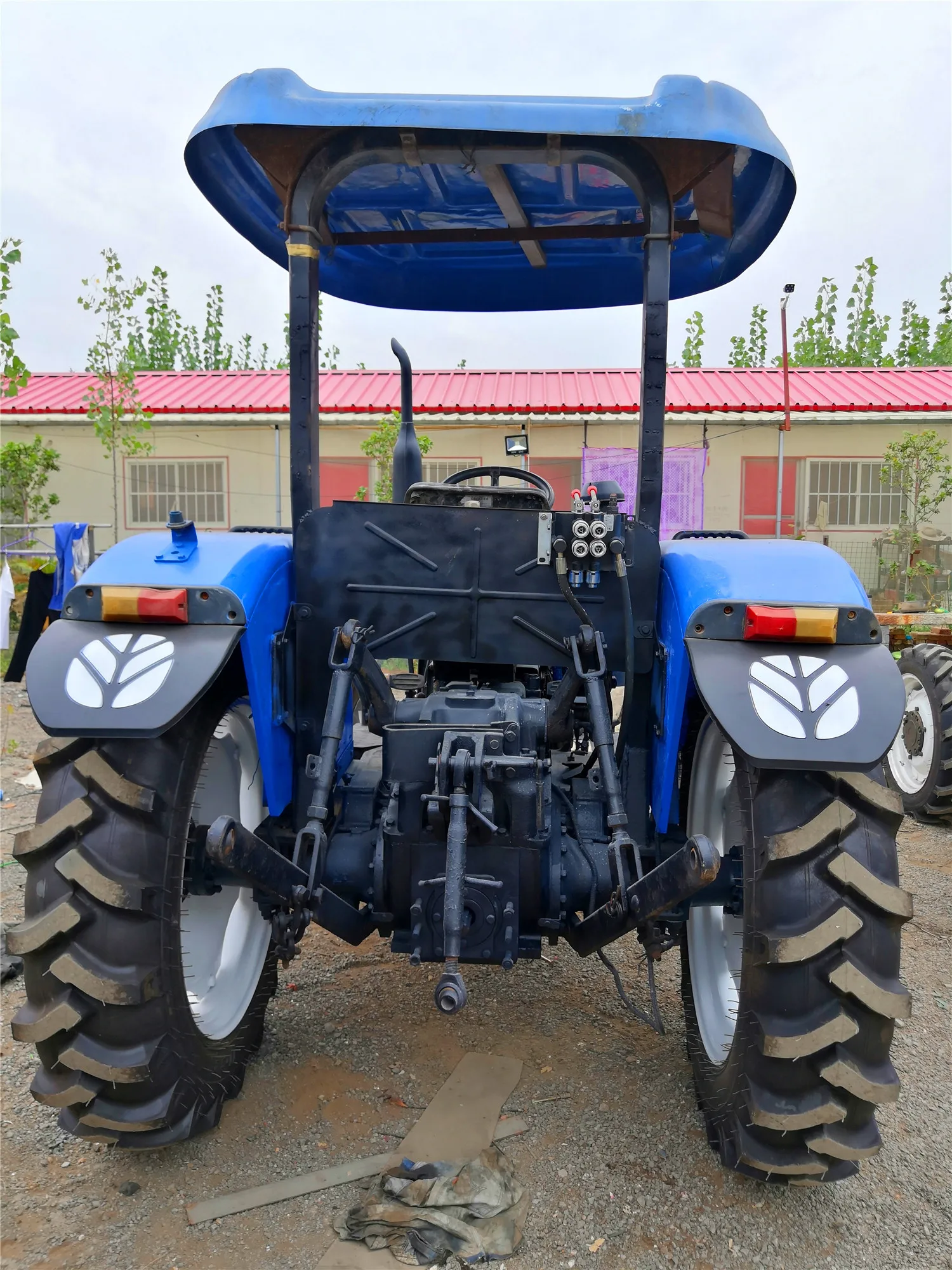 Farm Agricultural Machinery New and Holland SNH704 SNH754 70hp 75hp 4 Wheeled Drive Used Tractor with ROPS and Canopy
