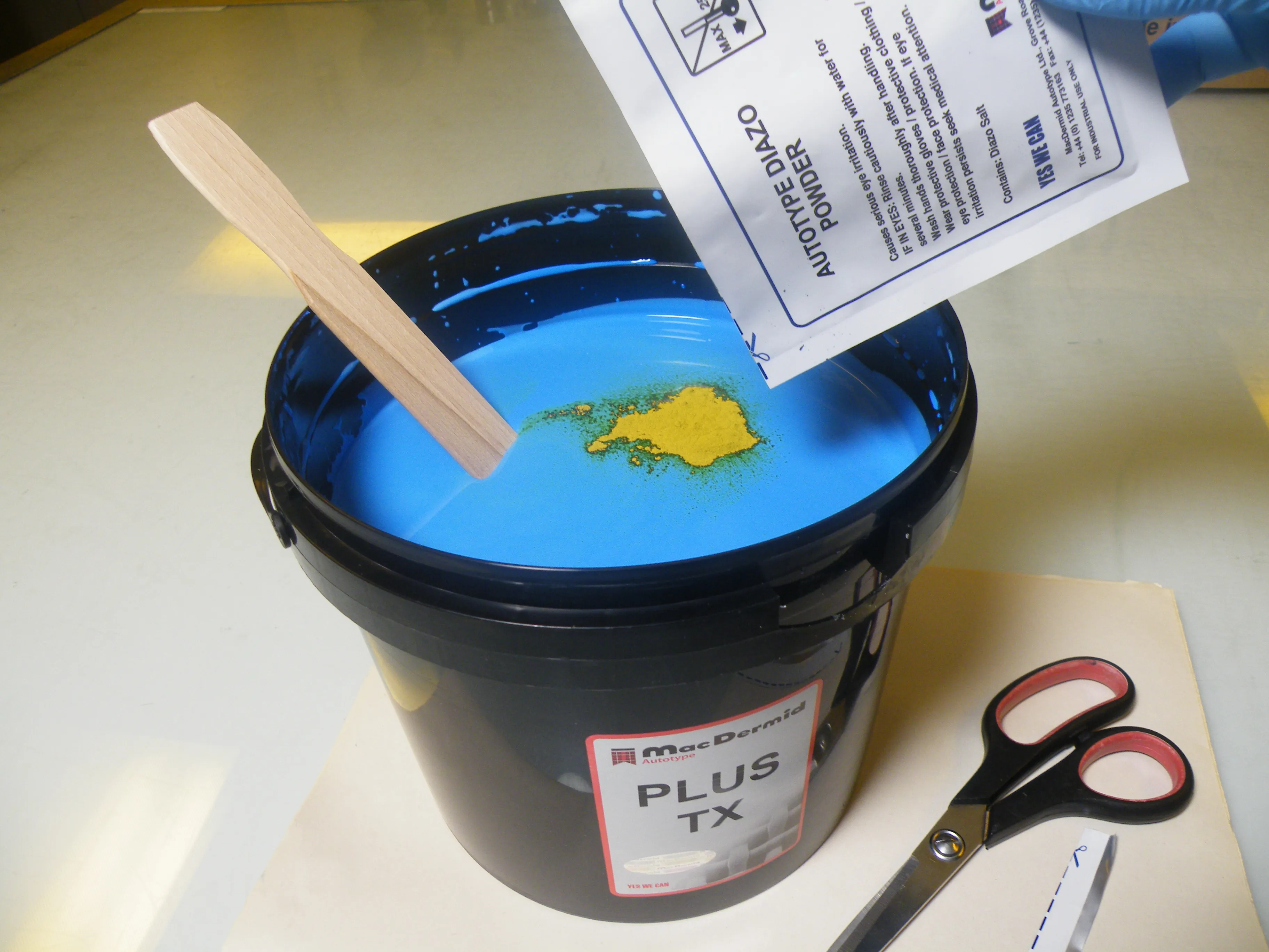 Emulsion Viscous blue liquid WATER and SOLVENT RESISTANT for screen printing