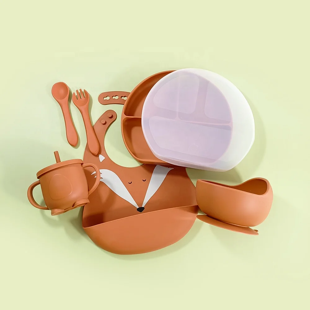 RTS Baby Tableware Kit Bebe Silicone Feeding Set Suction Bowl Printed Bib OEM Design Babero Bamboo Cutlery Set With Straw Cup