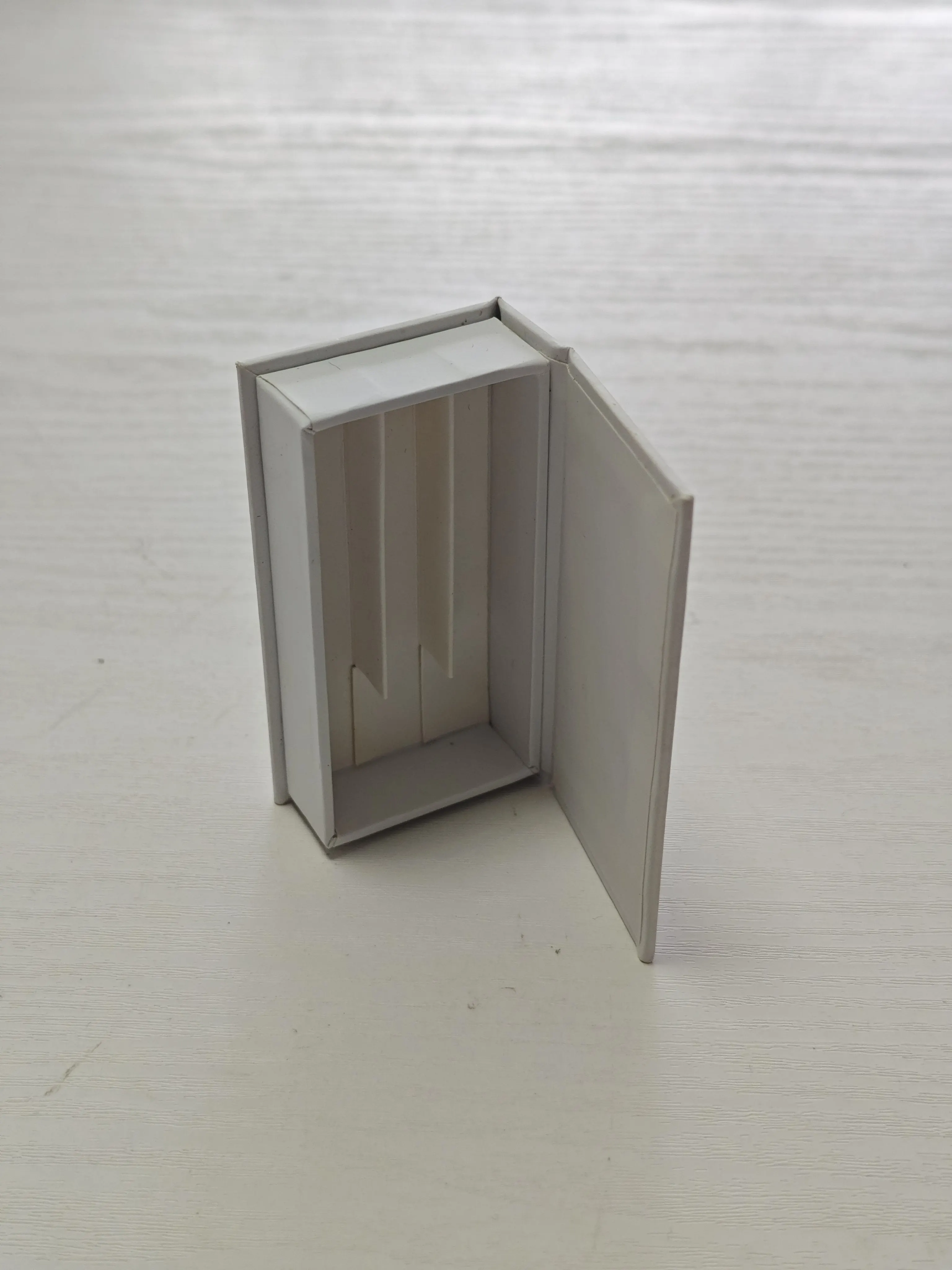 Custom High Quality Pre Roll Cardboard Child Resistant Factory  Book Shape Flip Cover Blank Cigarette Box