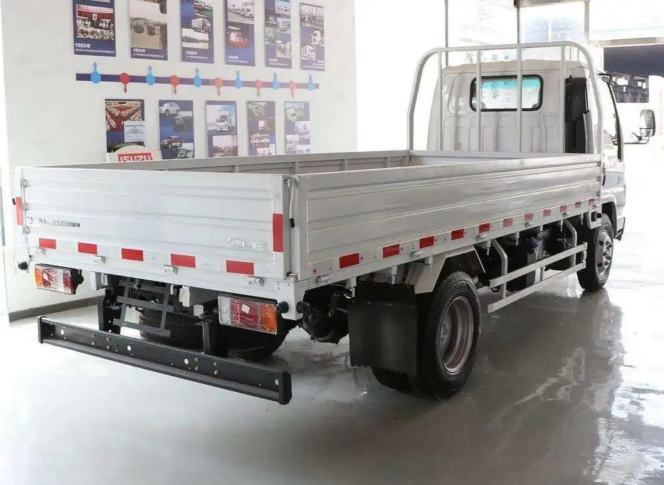 100P 130HP 4x2 Diesel Heavy Truck New Condition Left Van Manual Transmission Fast Gear Box Euro 5 Emission Chassis