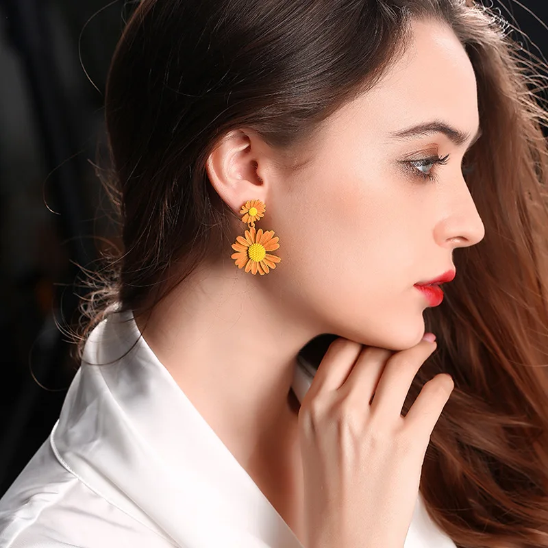 
Korean Fashion Elegant Sweet Spray Paint Stud Earring Small Chrysanthemum Drop Earrings Flower Trendy Jewelry 