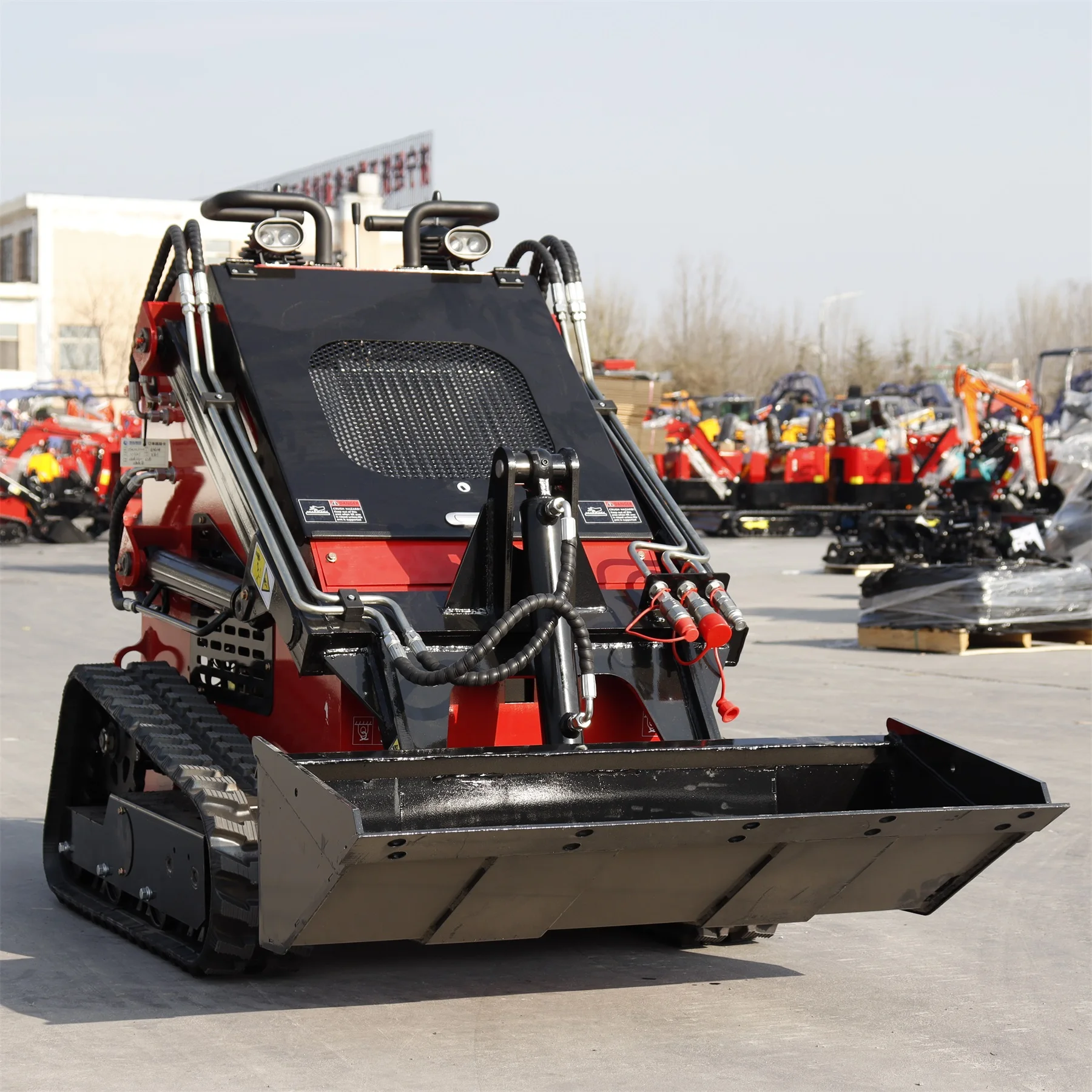 small skid loader Multi-functional hydraulic steer loader crawler skid steer loader with a bucket
