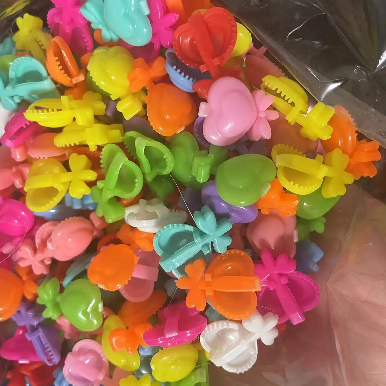 Mylulu 2000pcs Mini Hair Claw Clips for baby and girl Cute small Hair Accessories Hair Clip Pin Clamp Non Slip Tiny Plastic Clip