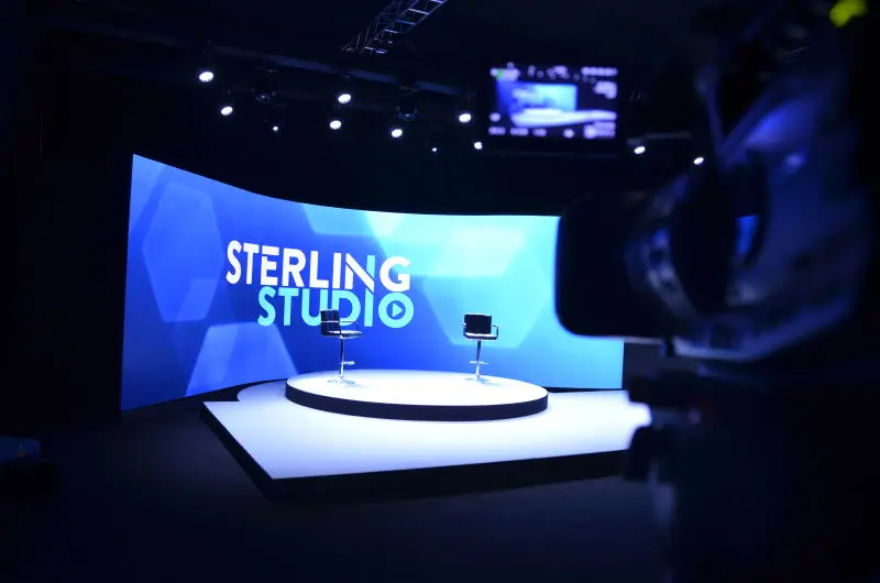 Factory Customized Full Color P2.604 P2.976 Virtual Studio LED Video Screen Display Production 4K Production Indoor LED Display