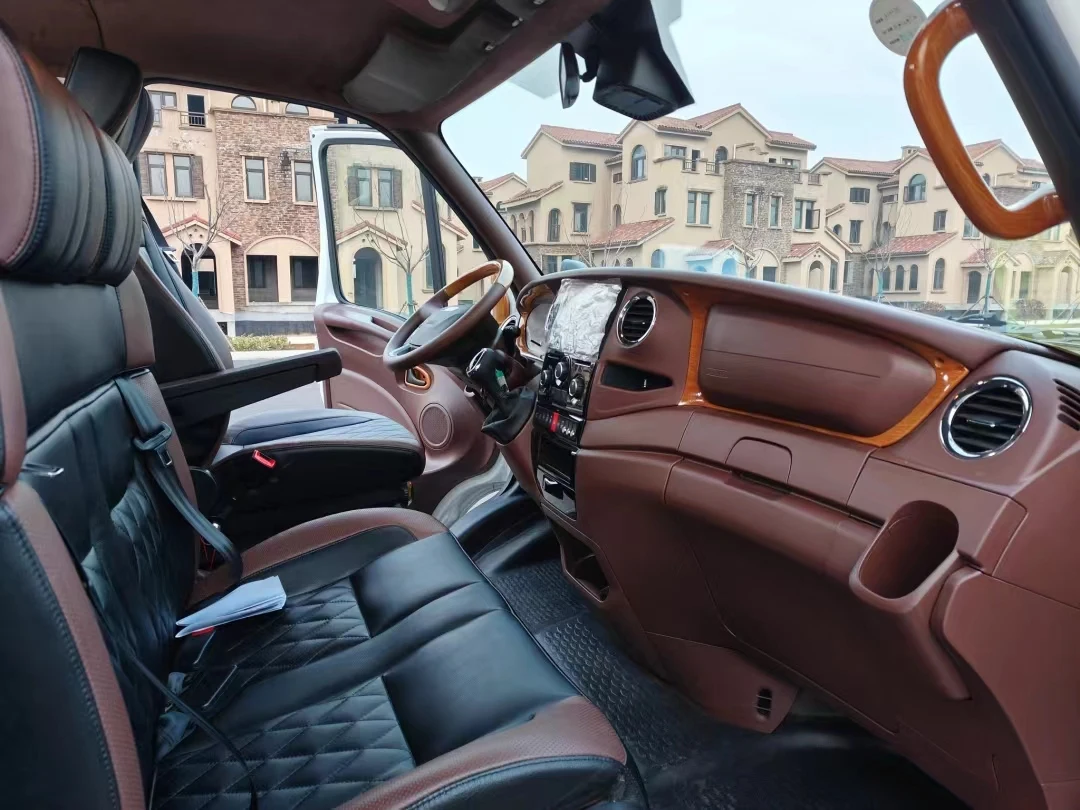 4WD Luxury Outdoor 4x4 Campervan Motorhome IVE.CO 170hp Diesel Engine Euro5 LHD Battery Furniture Air Conditioner Refrigerator