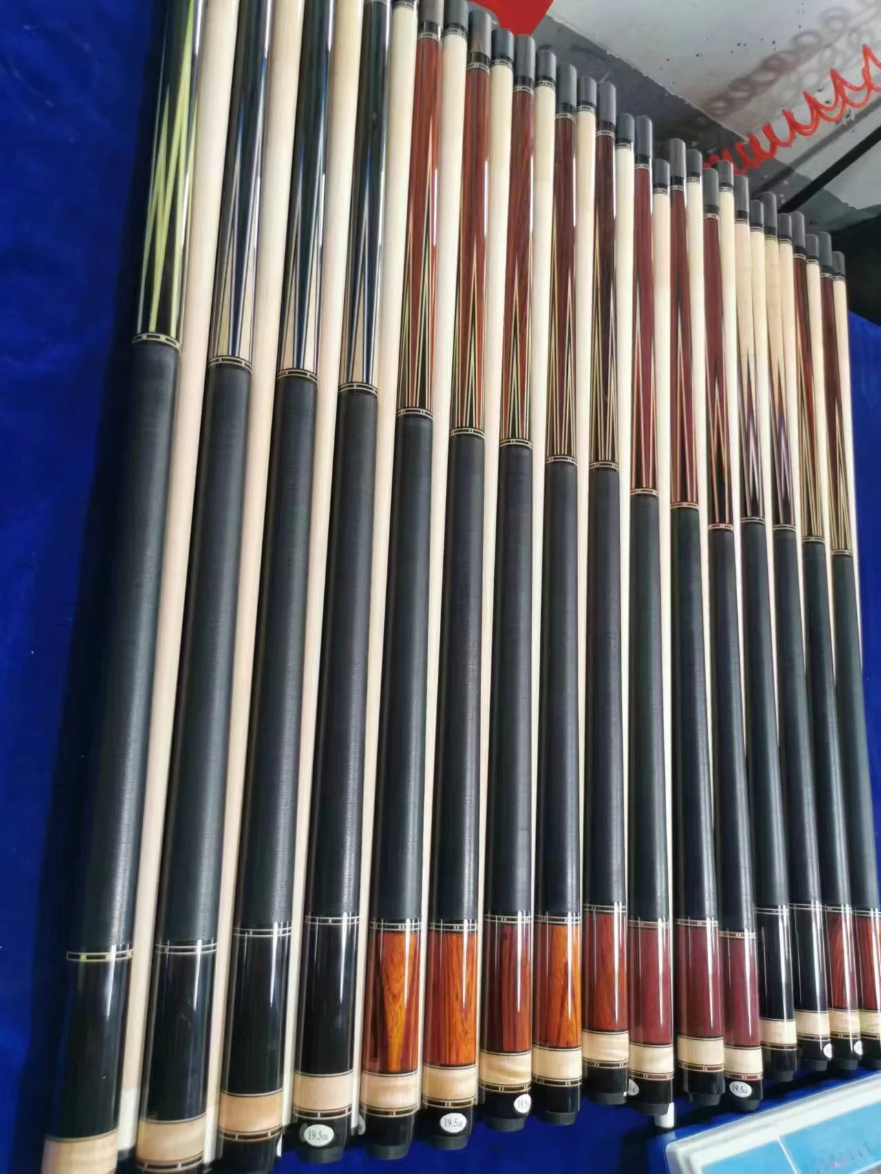 Inlay Billiard carom cue for korean carom stick square core butt laminated solid wood shaft  3/10-8 joint snooker cue