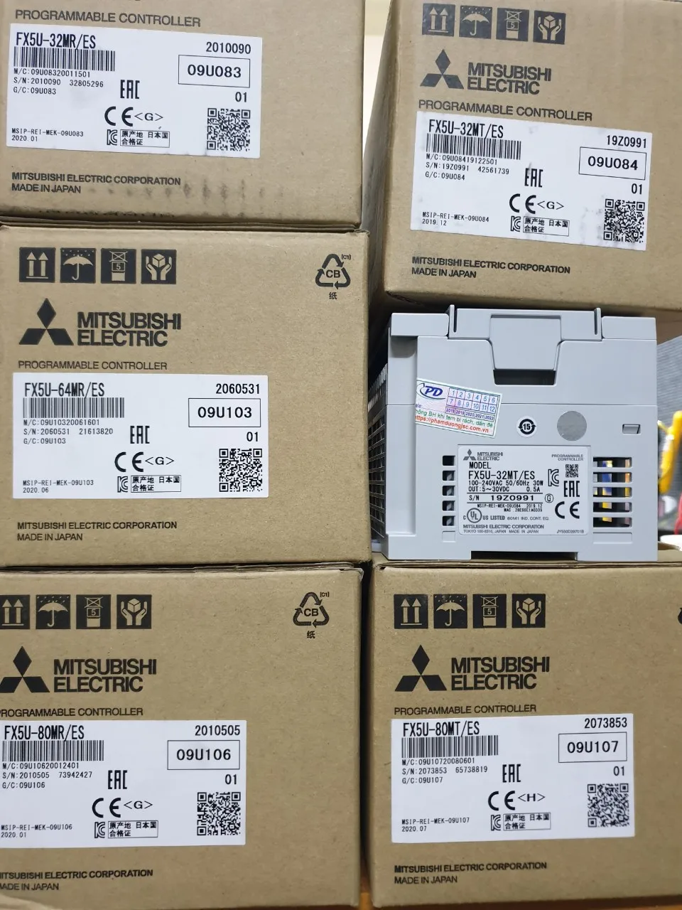 Лидер продаж программируемый логический контроллер серии MITSUBISHI FX5U FX5U-64MR/ES CPU модуль PLC