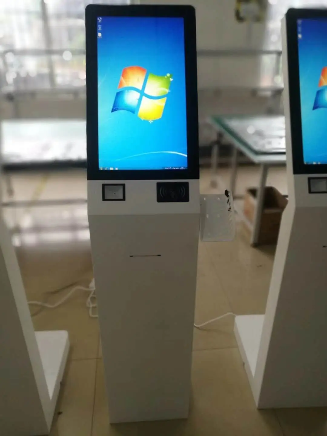OEM ODM IC кардридер самообслуживающиеся экраны считыватель штрих-кода QR-кода оборудование для киоска библиотека гостиница машина самостоятельной проверки