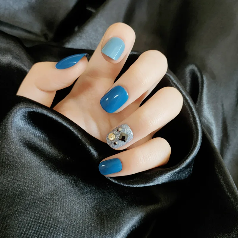 
Short square round haze blue glitter diamond-studded false nail patch, wearable nail clip, 24 pcssets reusable nails 