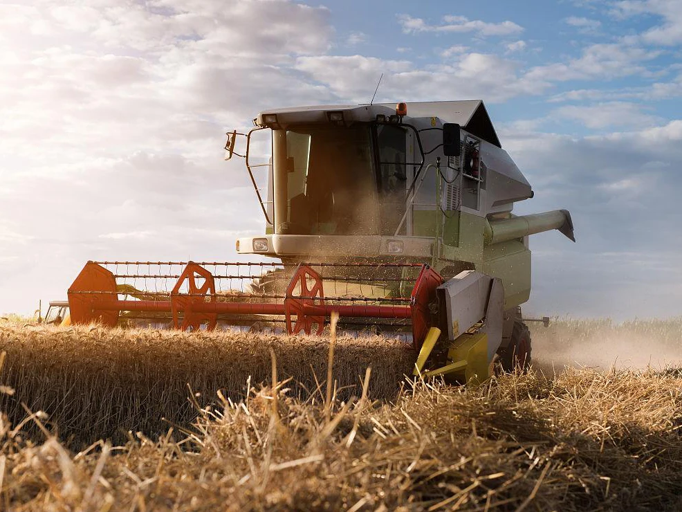 Chinese Brand Weichai 80 HP Wheel Combine Harvester GE80 for Sale
