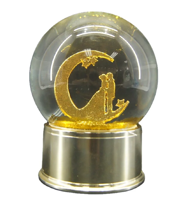 King Need Wholesale Plastic Golden Valentine Globe Glitter Water Glass Globe Couple Love Globe