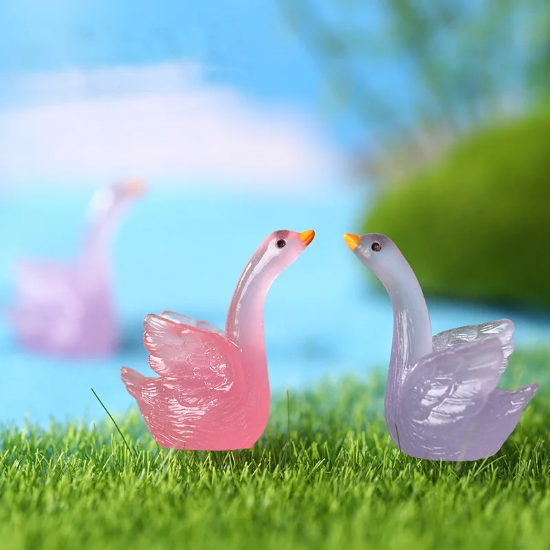 Glow-in-the-dark Swan Home Decoration Mini Resin Crafts DIY Car Table Accessories Small Ornament