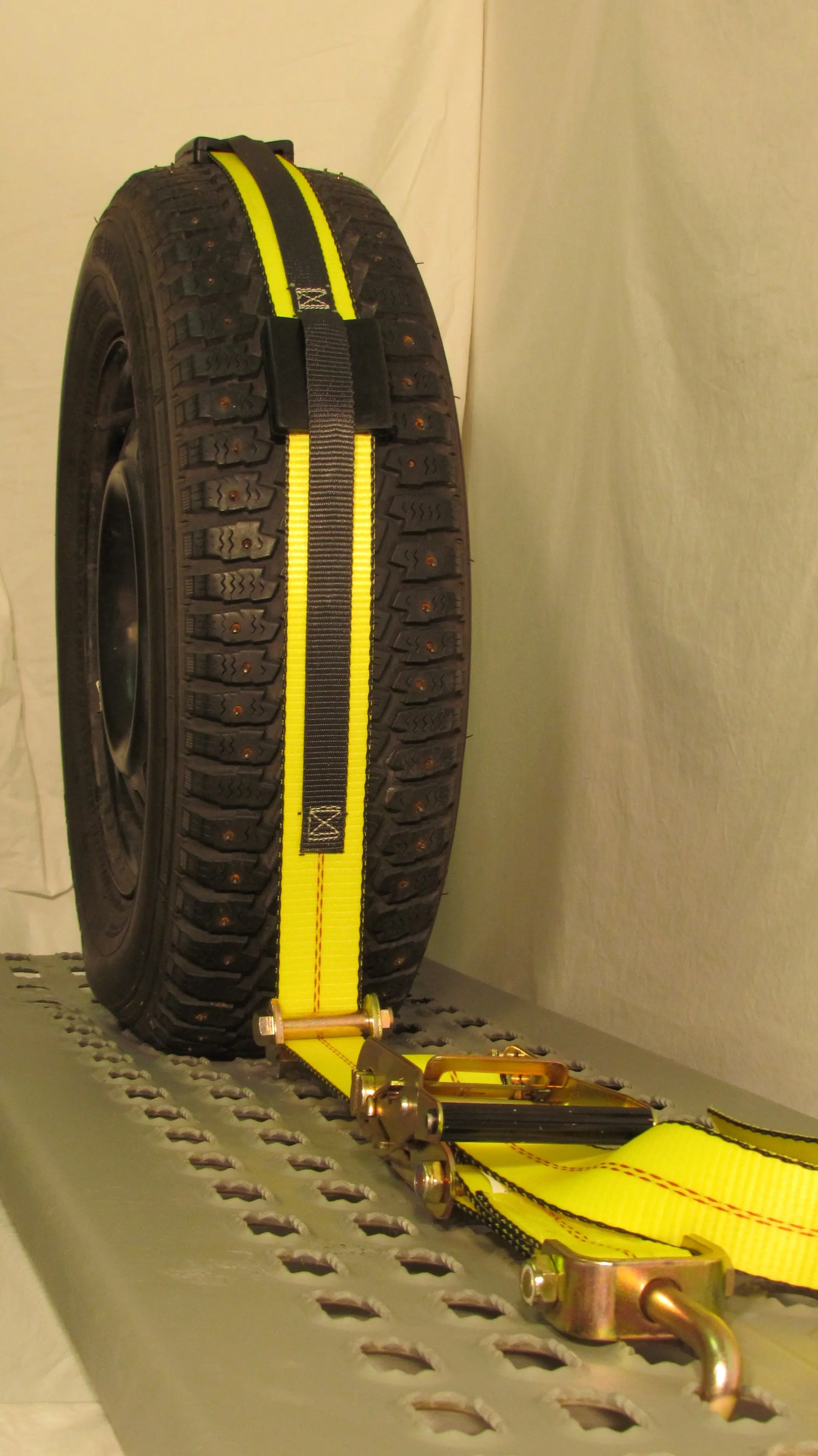 Wholesale US Type Car Hauler Wheel Trailer Tire Strap with Custom Logo Polyester Swivel J Hook for Cargo Control Transporter