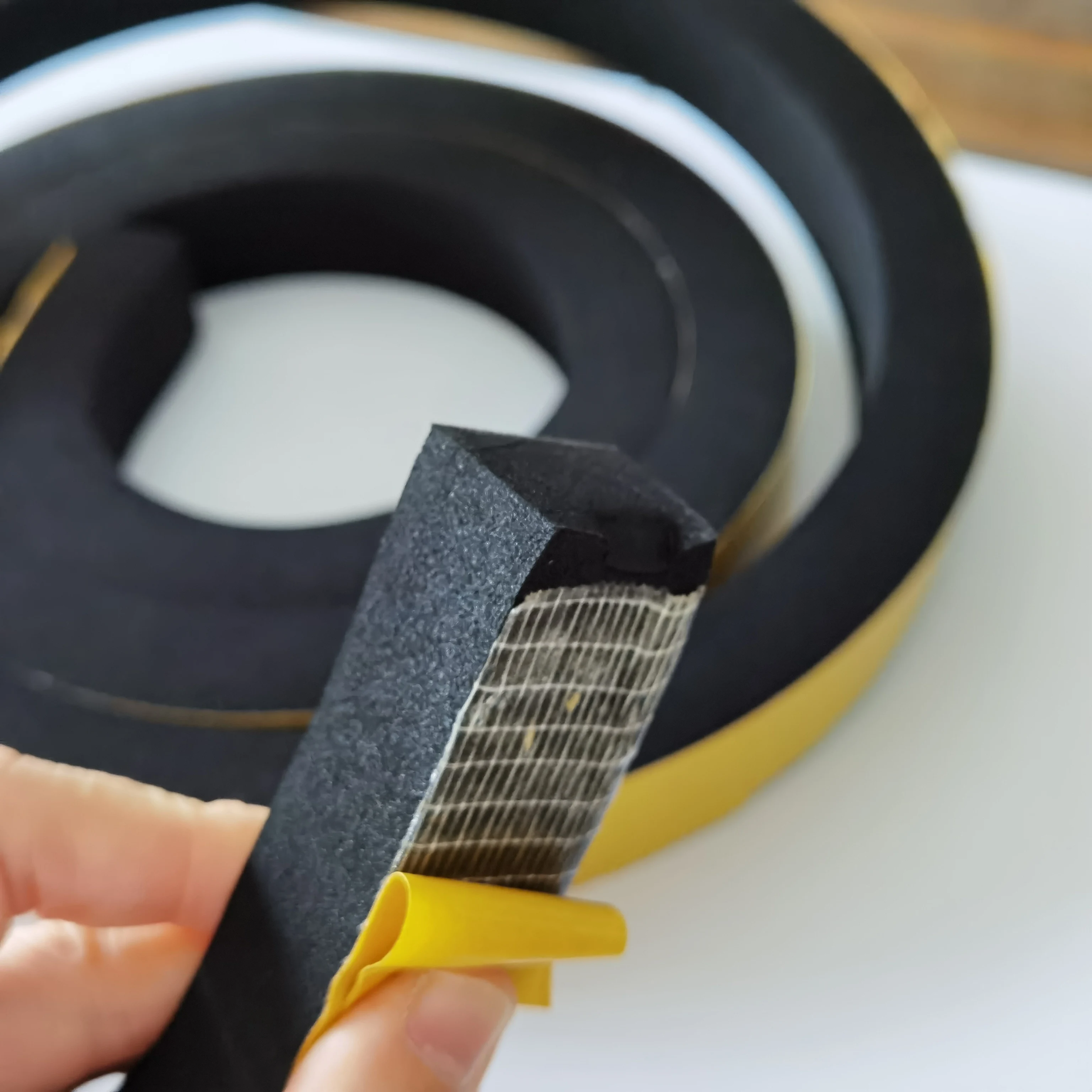 Self Adhesive Foam Rolls Sealing EPDM Sealing Strip