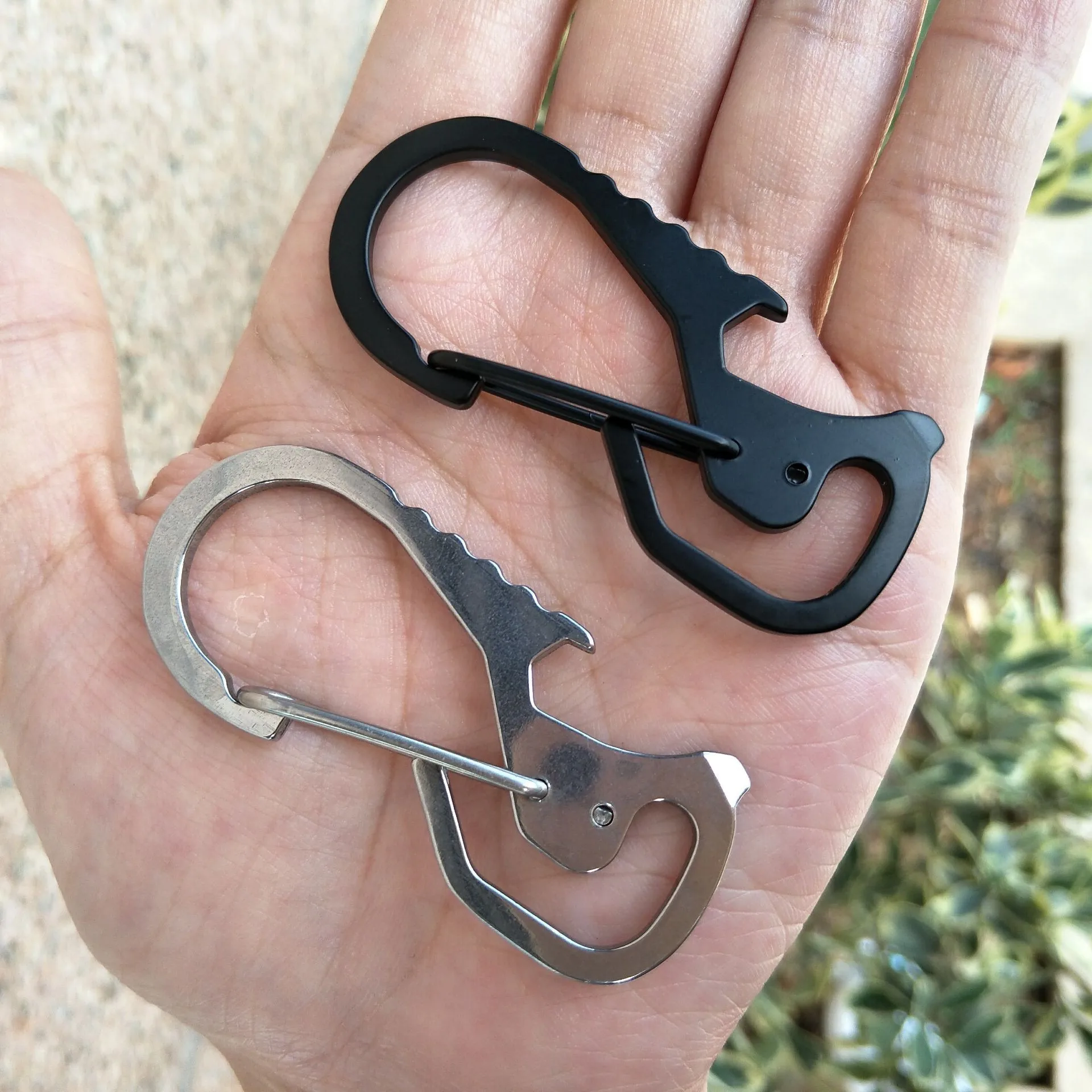 Stainless Steel EDC Tool Heavy Duty Keychain Carabiner Multifunctional EDC Key Clip with Bottle Opener Screwdriver