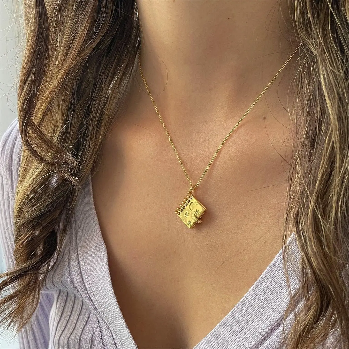 Vintage Book Pendant Necklace English Words Necklace Openable Photo Album Necklace For Women