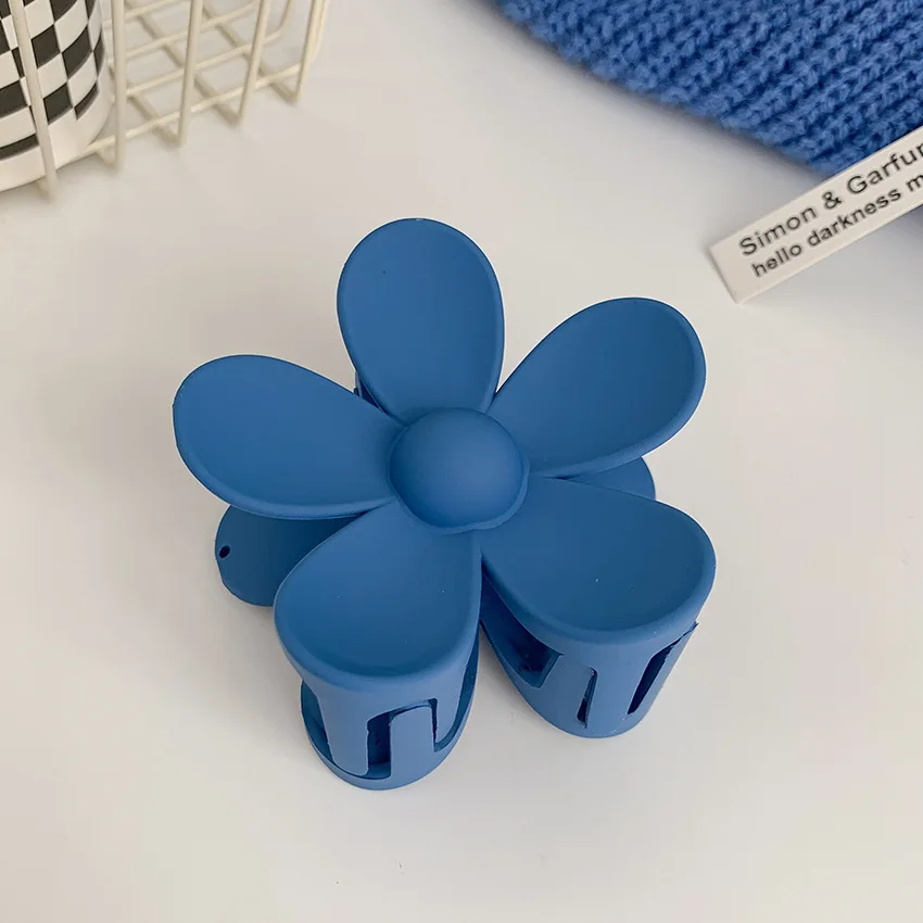2022 Klein Blue Hair Clip For Women Girls Hair Accessories Korean Wholesale Plastic Hairpin Plastic Klein Blue Hair Claw Clip