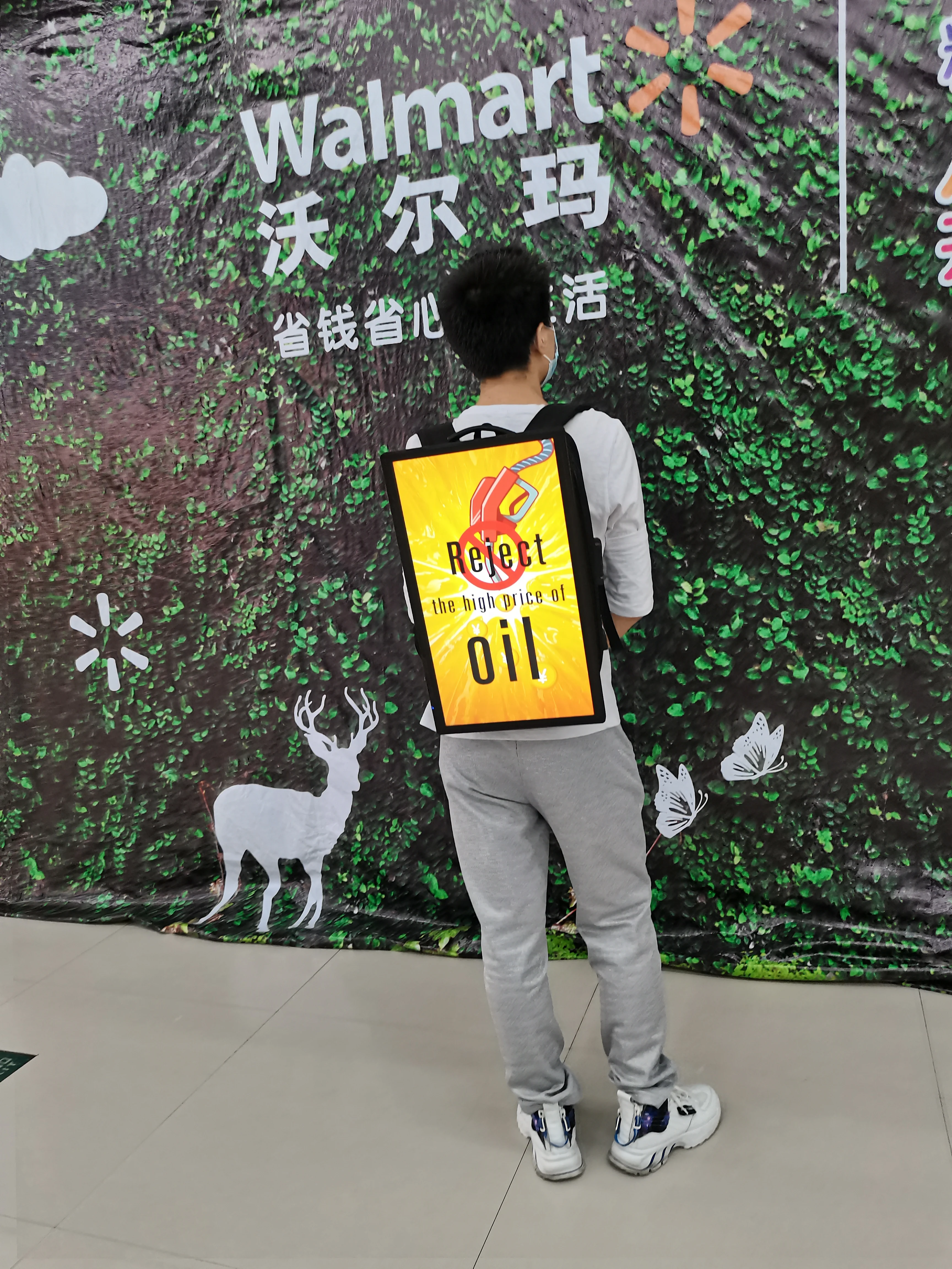 Human Walking Backpack Billboard App Control 21.5 Inch /27 Inch Available Whole Sale Billboard For Advertising