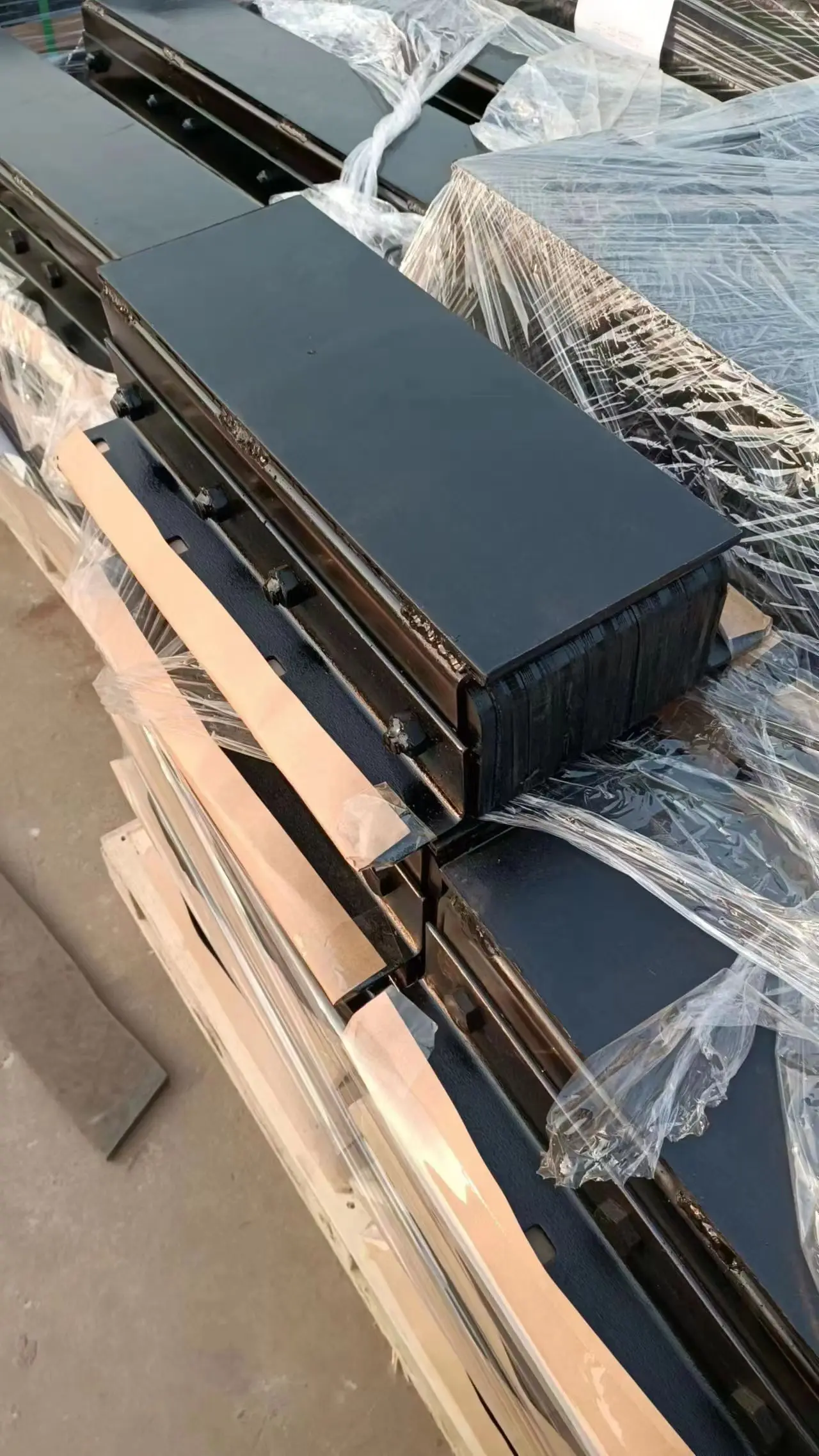 Loading Dock Equipment Vertical Style Laminated Dock Bumper for Boat Docks, Marinas, and Parking Spots Wall Protection