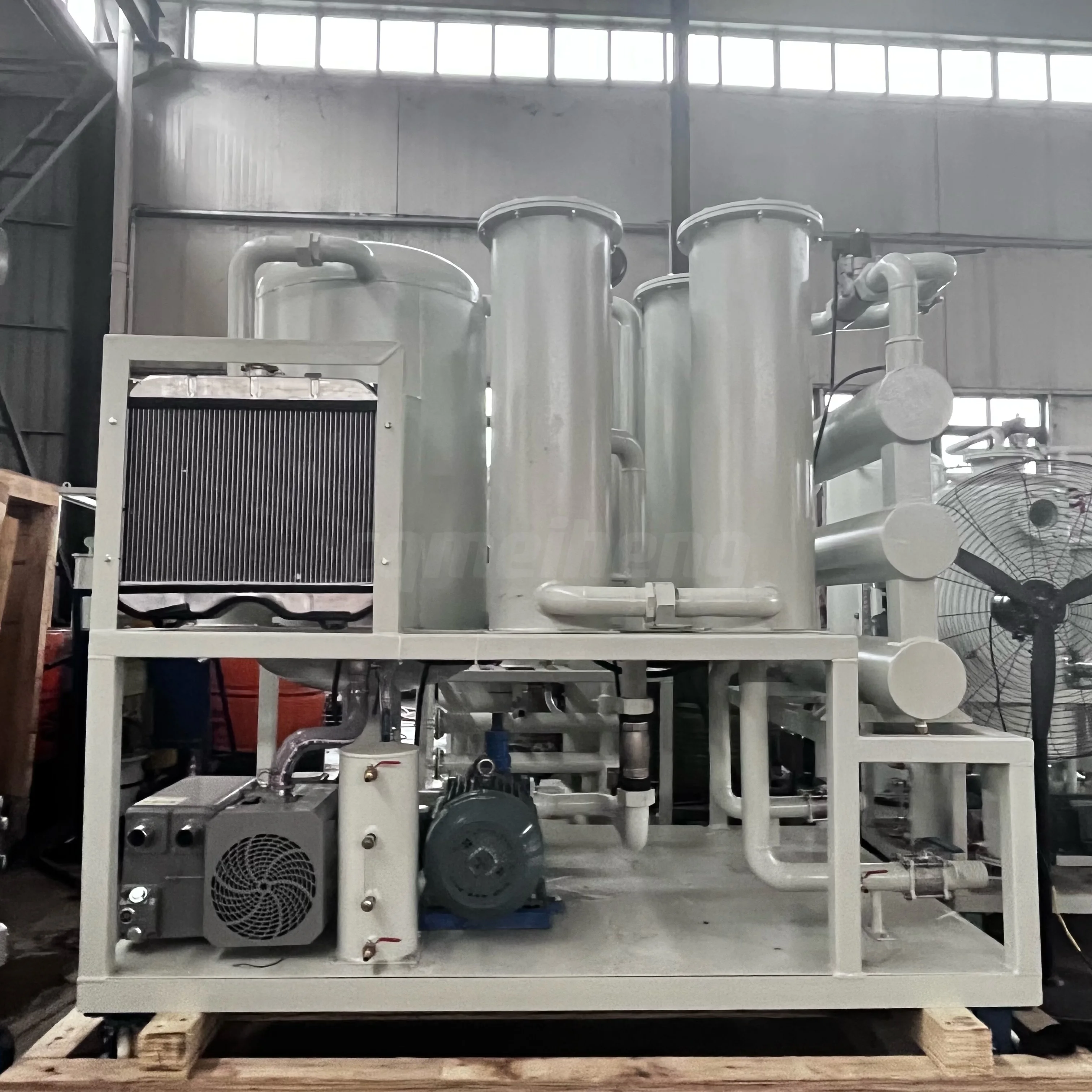 Oil filter for oil recovery and removal of impurities