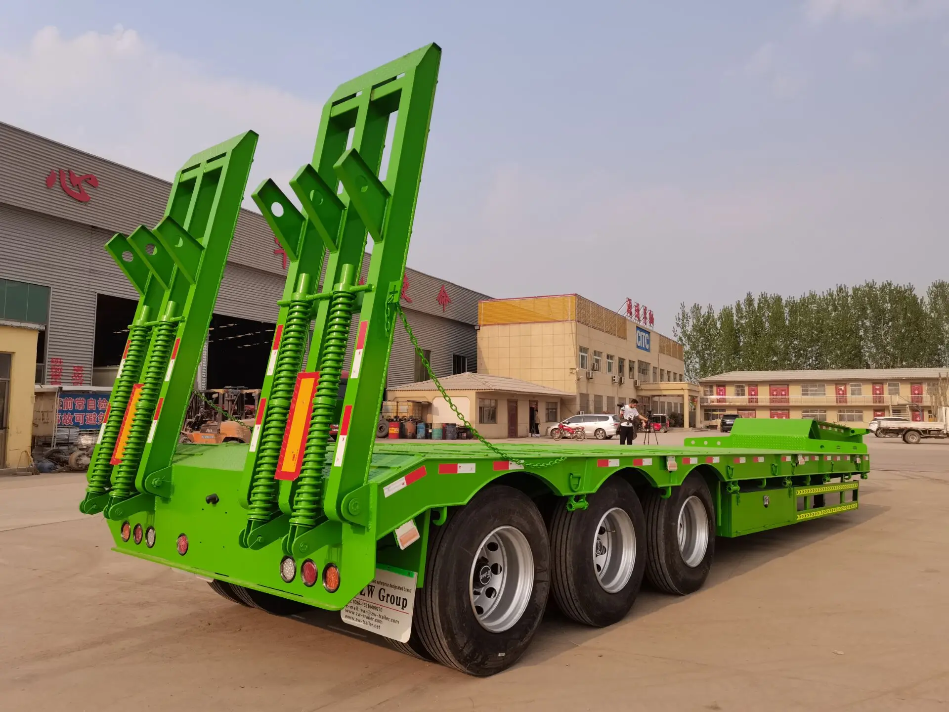 CIMC 4 Axles Lowbed Transport Trailer Customized Lowboy Truck Gooseneck Semi Trailer with cheap price