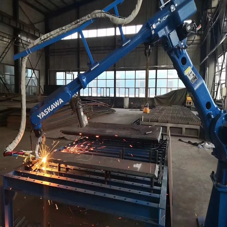 Гибкая и недорогая рука робота YASKAWA со сварочным аппаратом RD500S сварочной горелкой Mig для мощного дуговой сварки