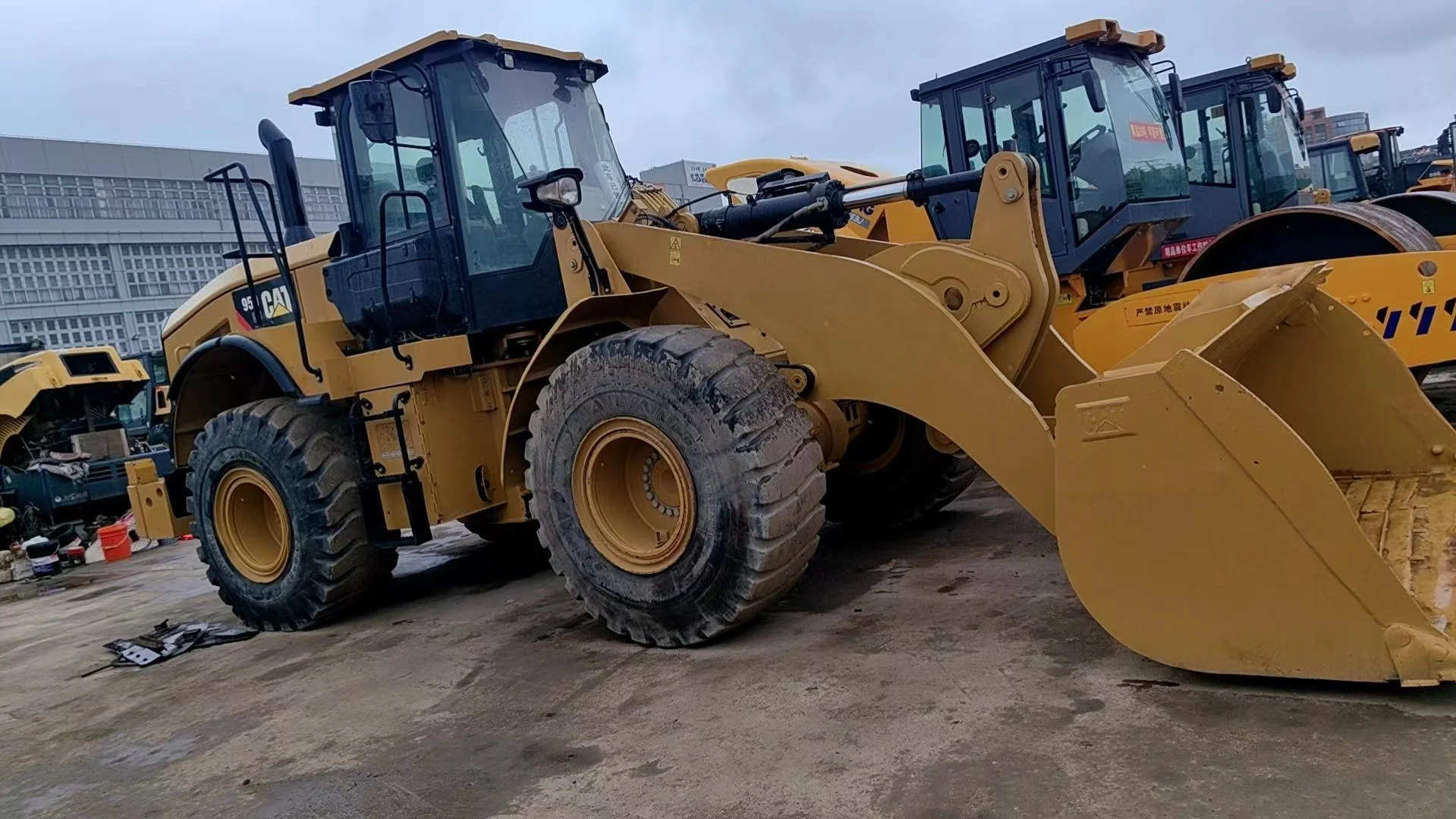 Высокопроизводительный подержанный колесный погрузчик Cat 950gc для продажи в городе Хефей экскаватор